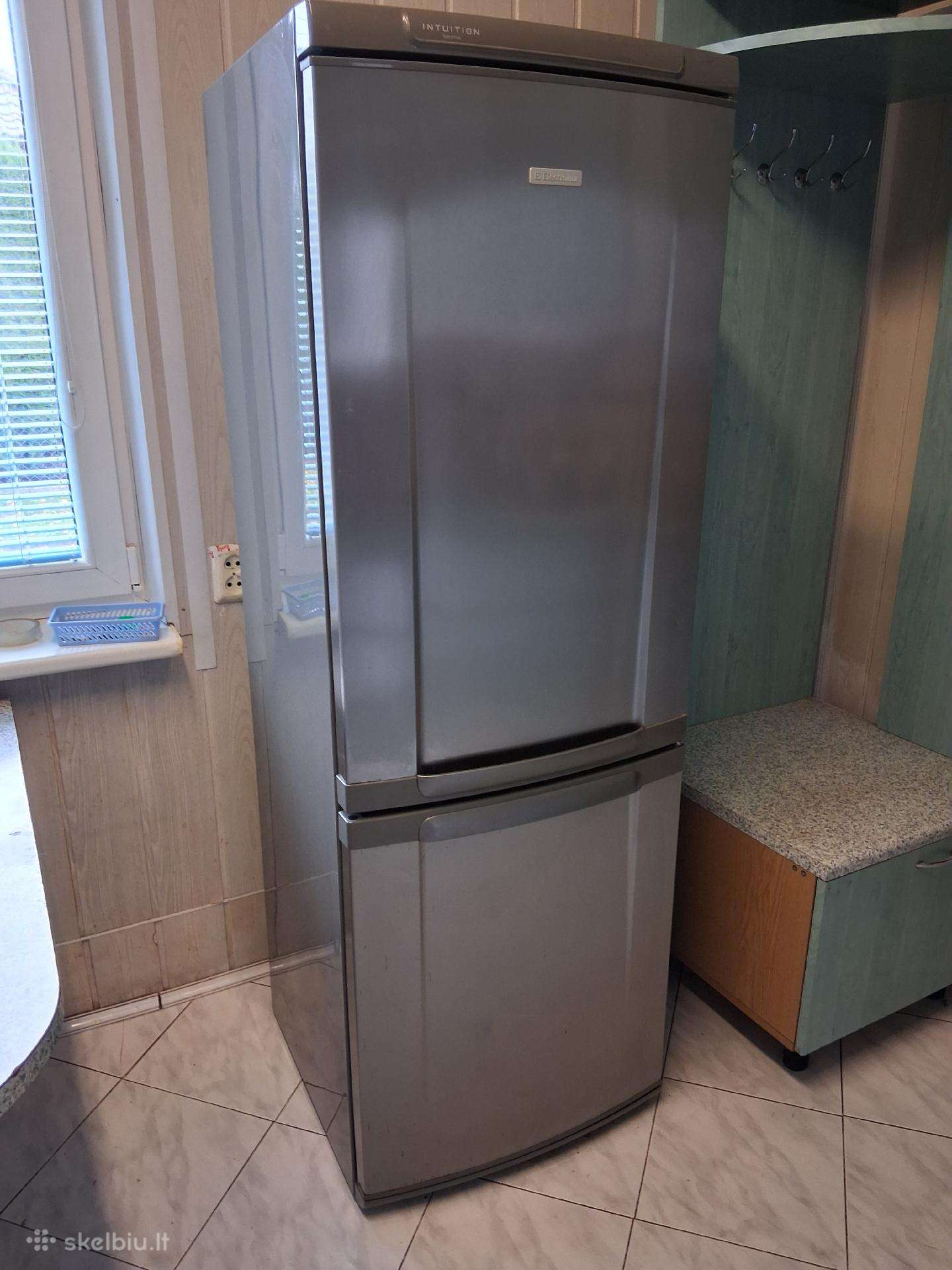 Šaldytuvą su šaldikliu Electrolux