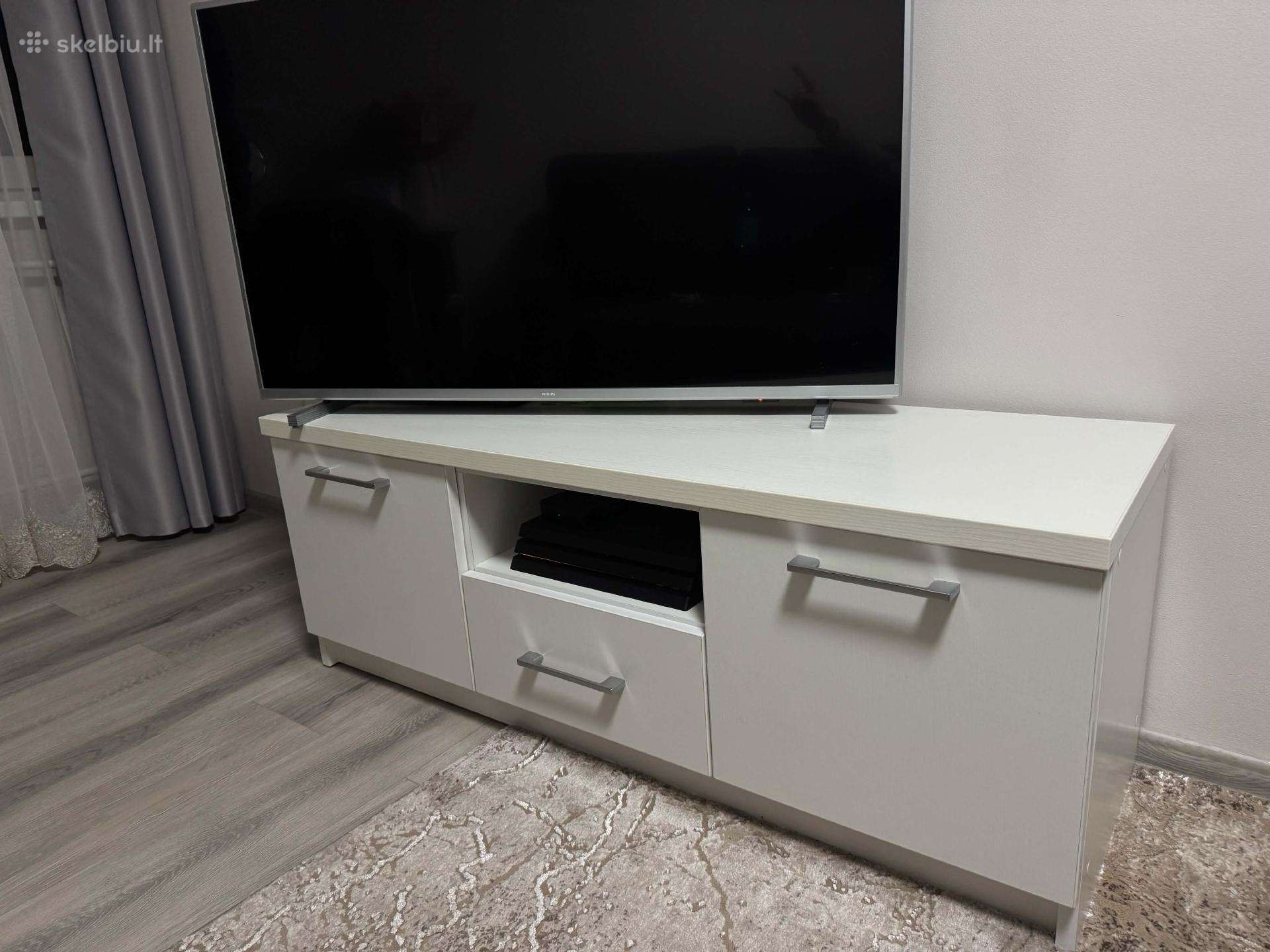 TV komida ir rašomas stalad