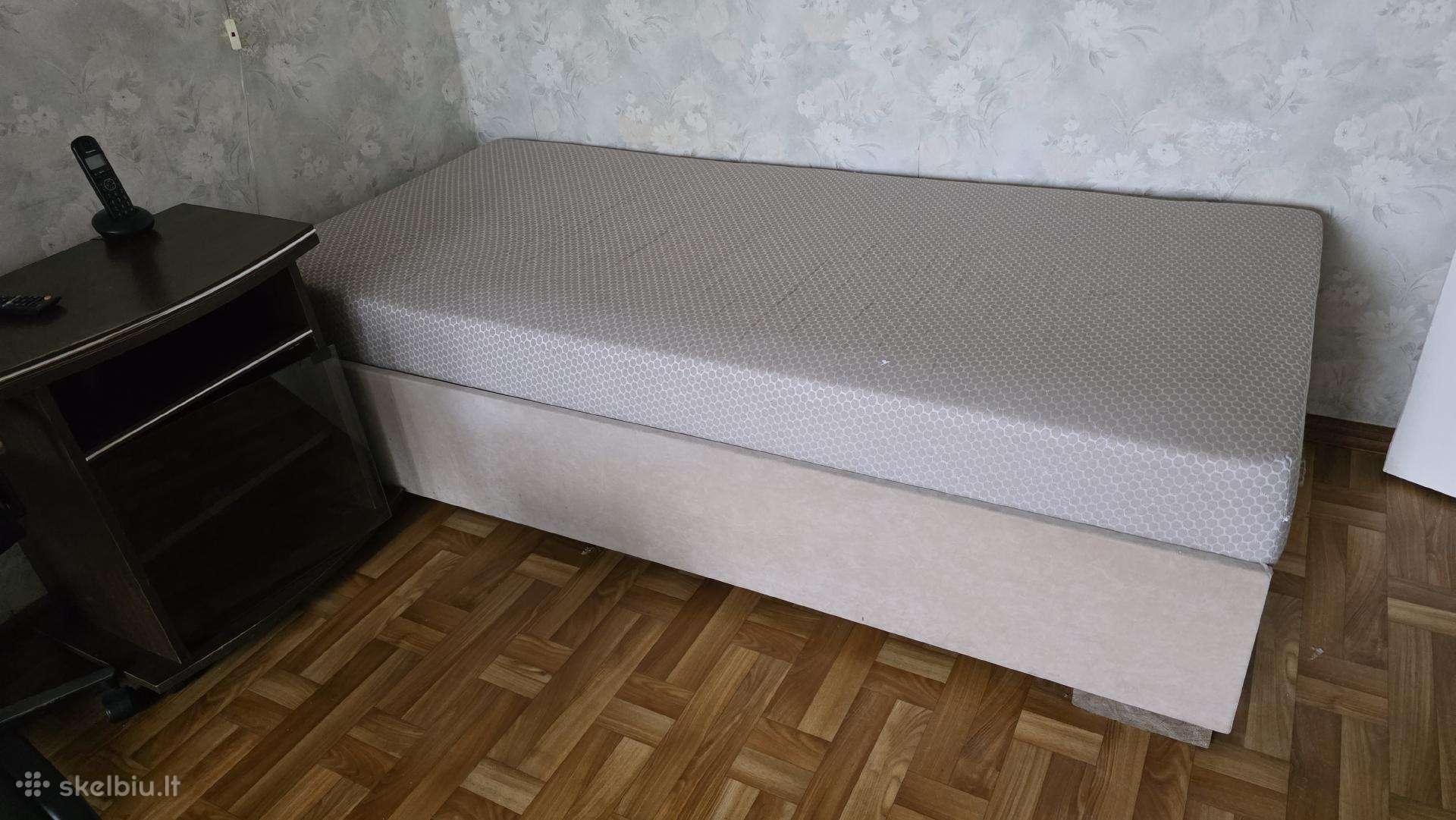 Viengulė lova su patalynės dėže
