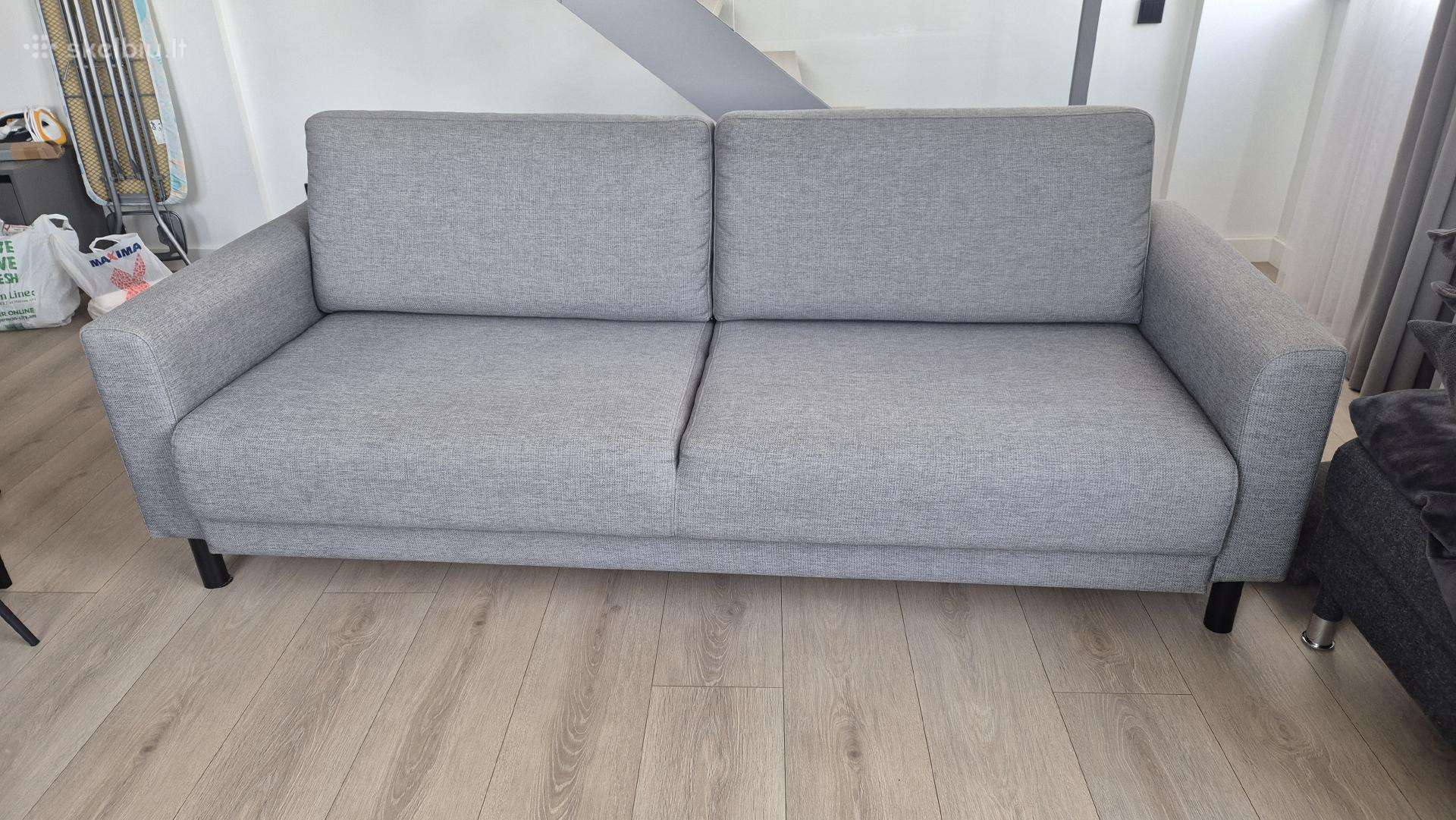 Sofa- lova