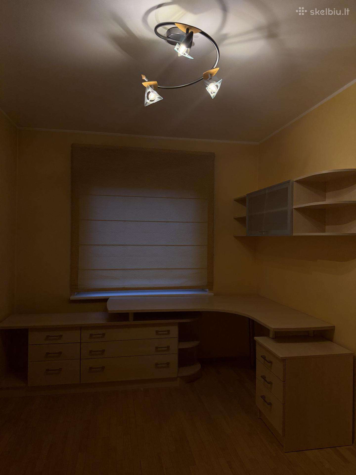 Darbo (arba vaikų) kambario baldų komplektas