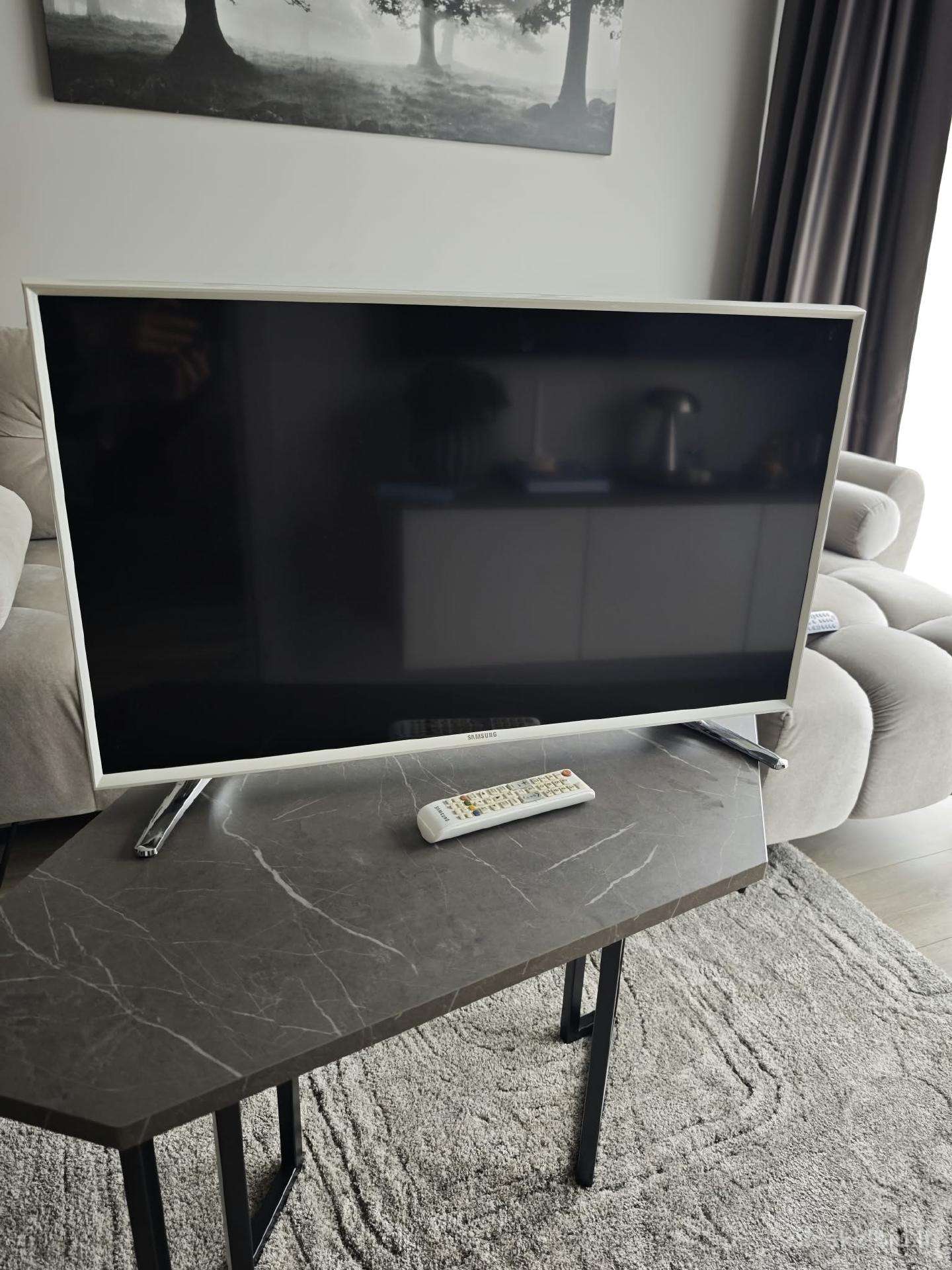 32 coliu Samsung smart TV