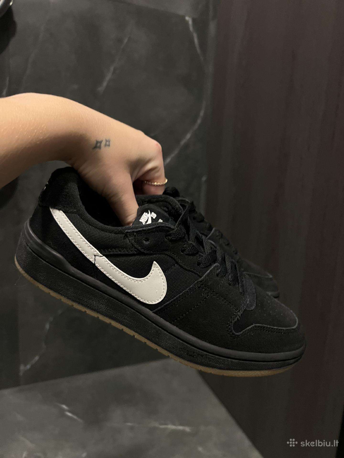 Nike juodi sportbačiai