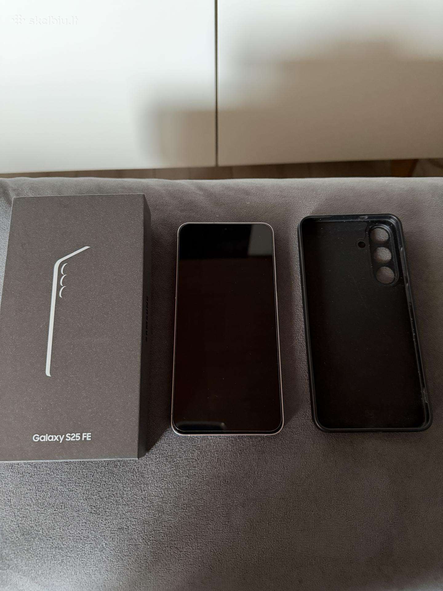 Parduodamas labai mažai naudotas telefonas