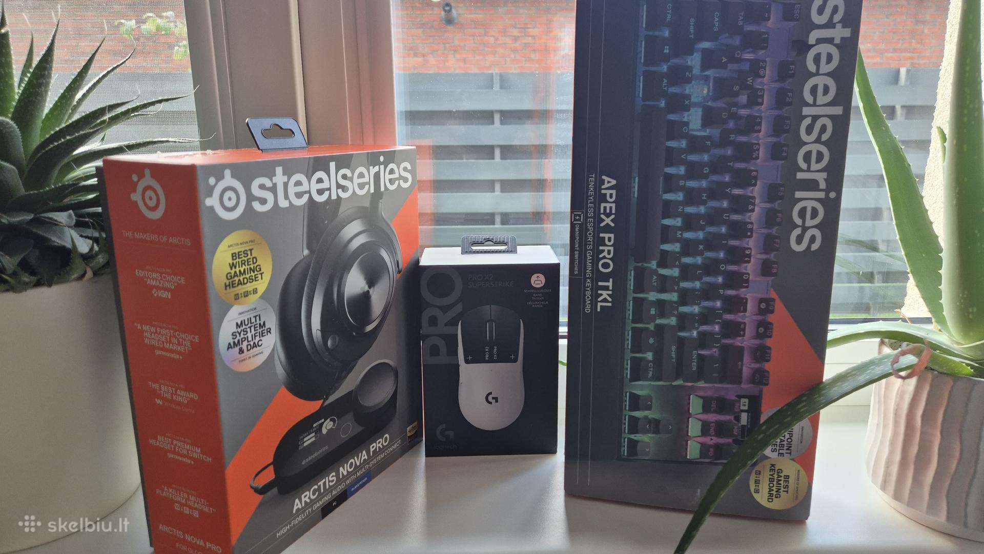 Idealios būklės. Už viską 250eur.