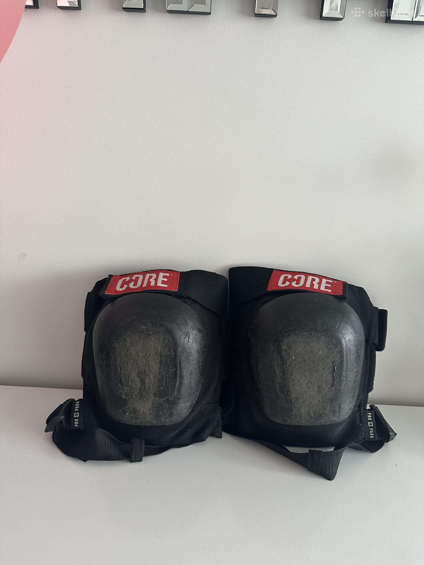 Core park pro kneepadai ir custom paspirtukas