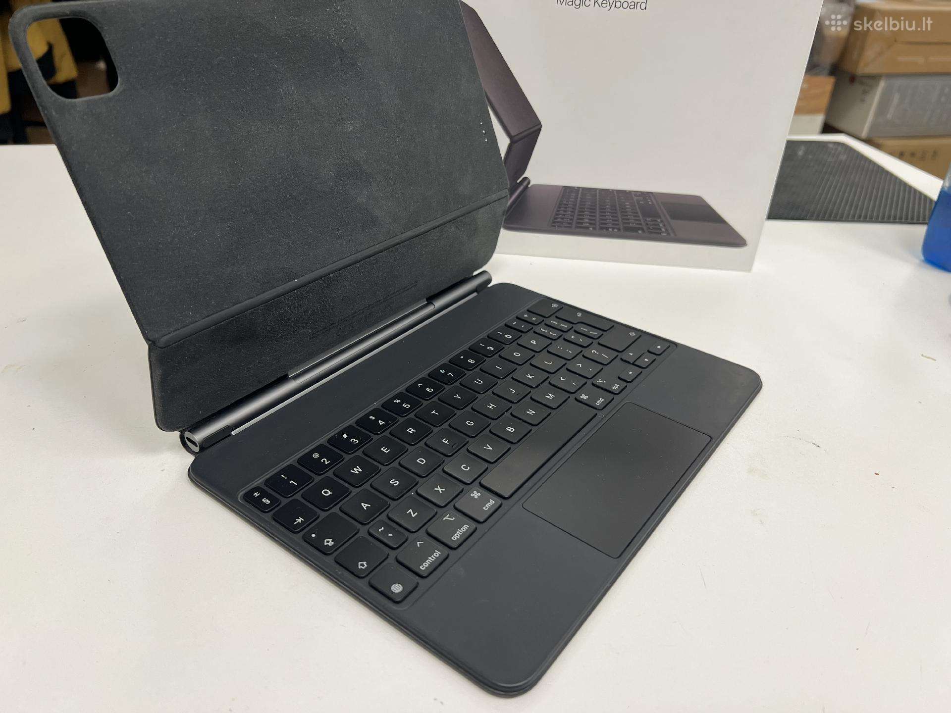 iPad 11 Magic Keyboard