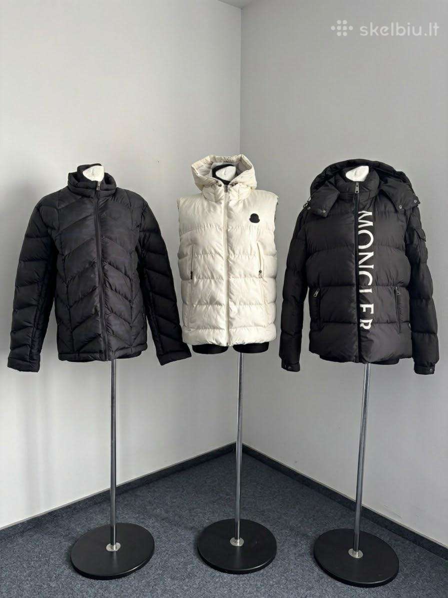 Moncler striukes