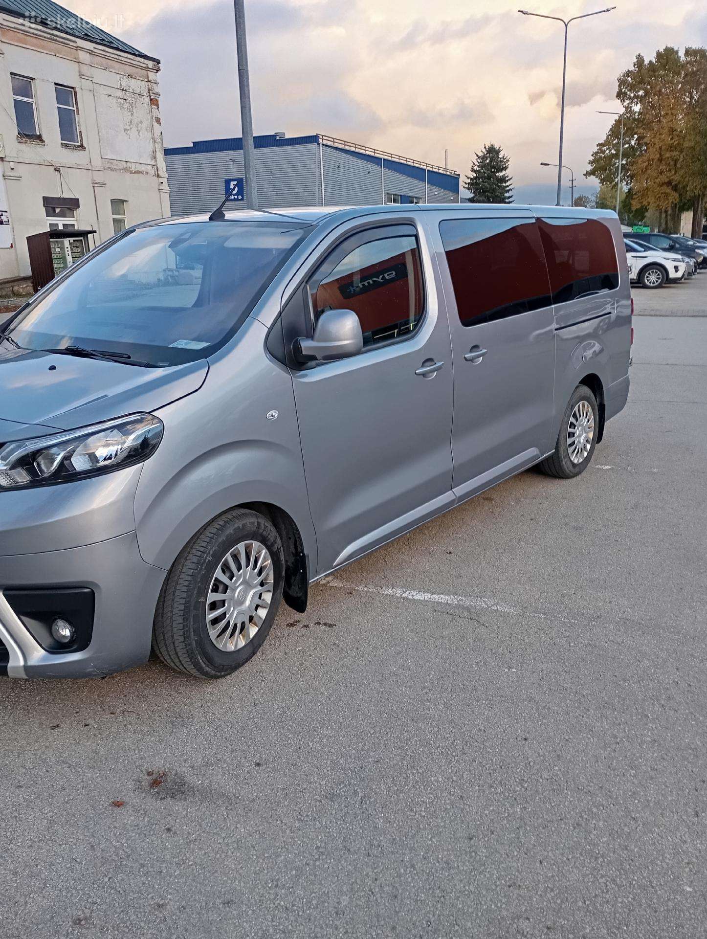 Visur vežu su mikro autobusu 8 vietų.siauliai.