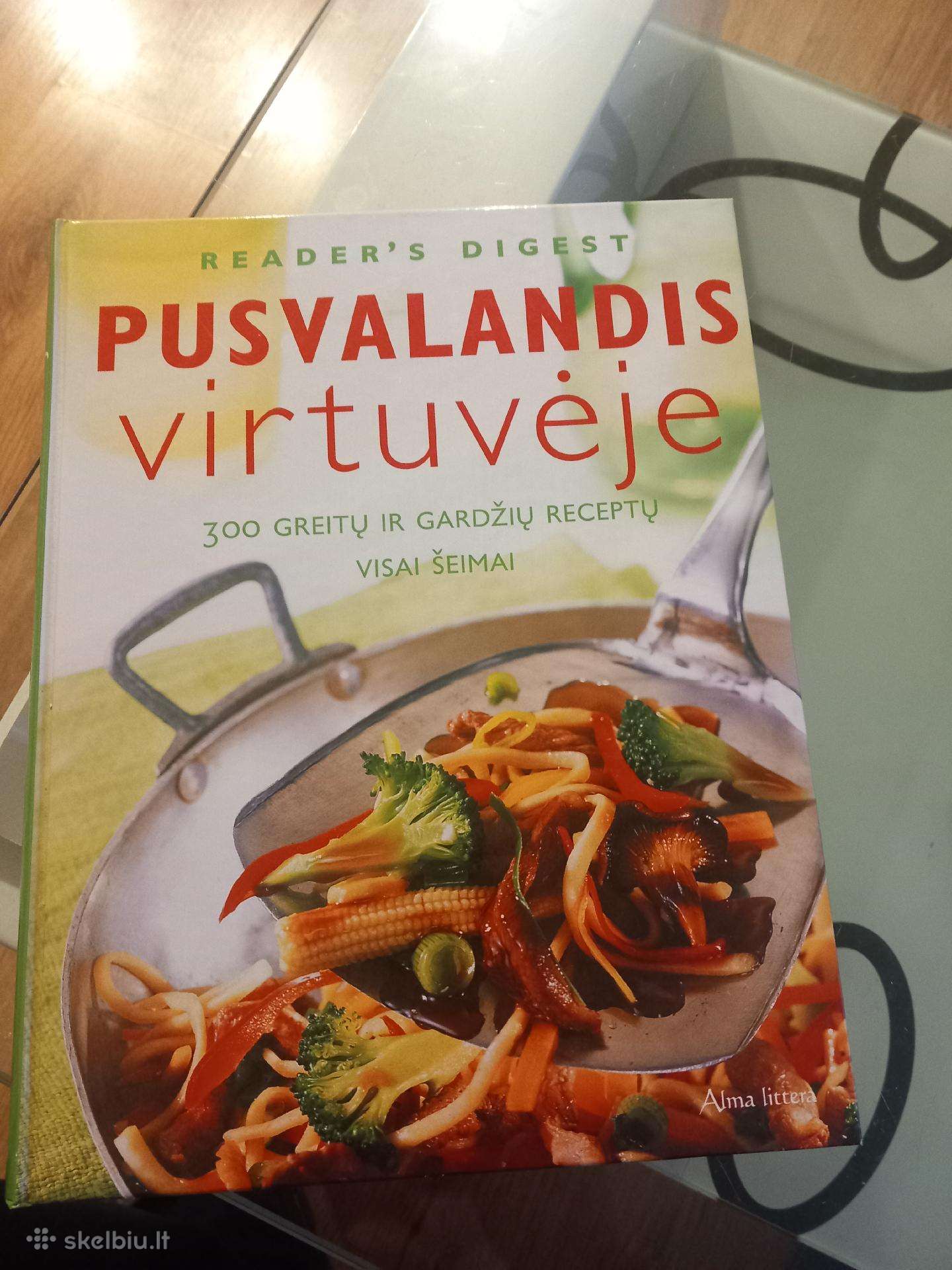 Knyga "pusvalandis virtuvėje"