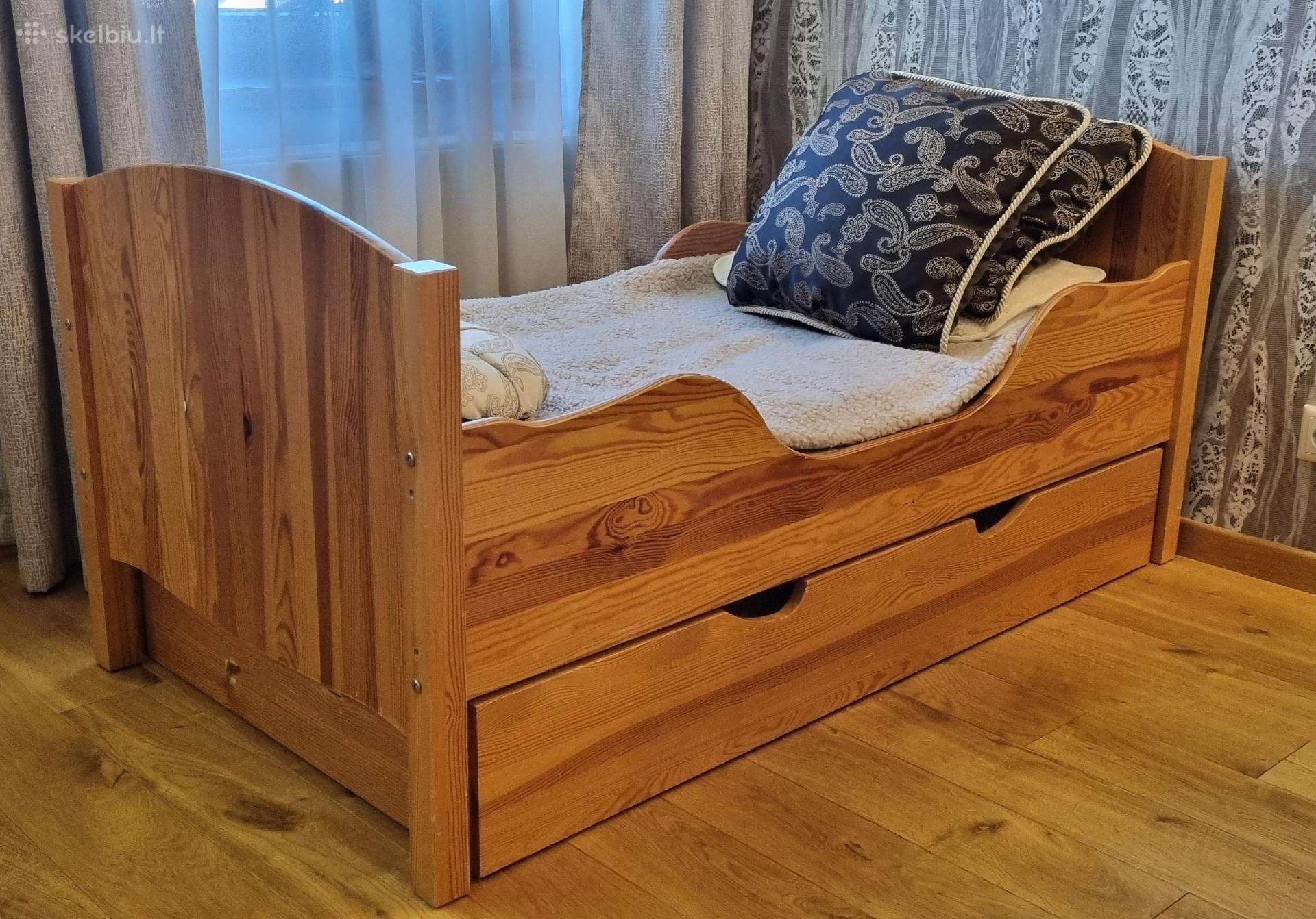 Vaikiška lovelė su patalynės stalčiumi