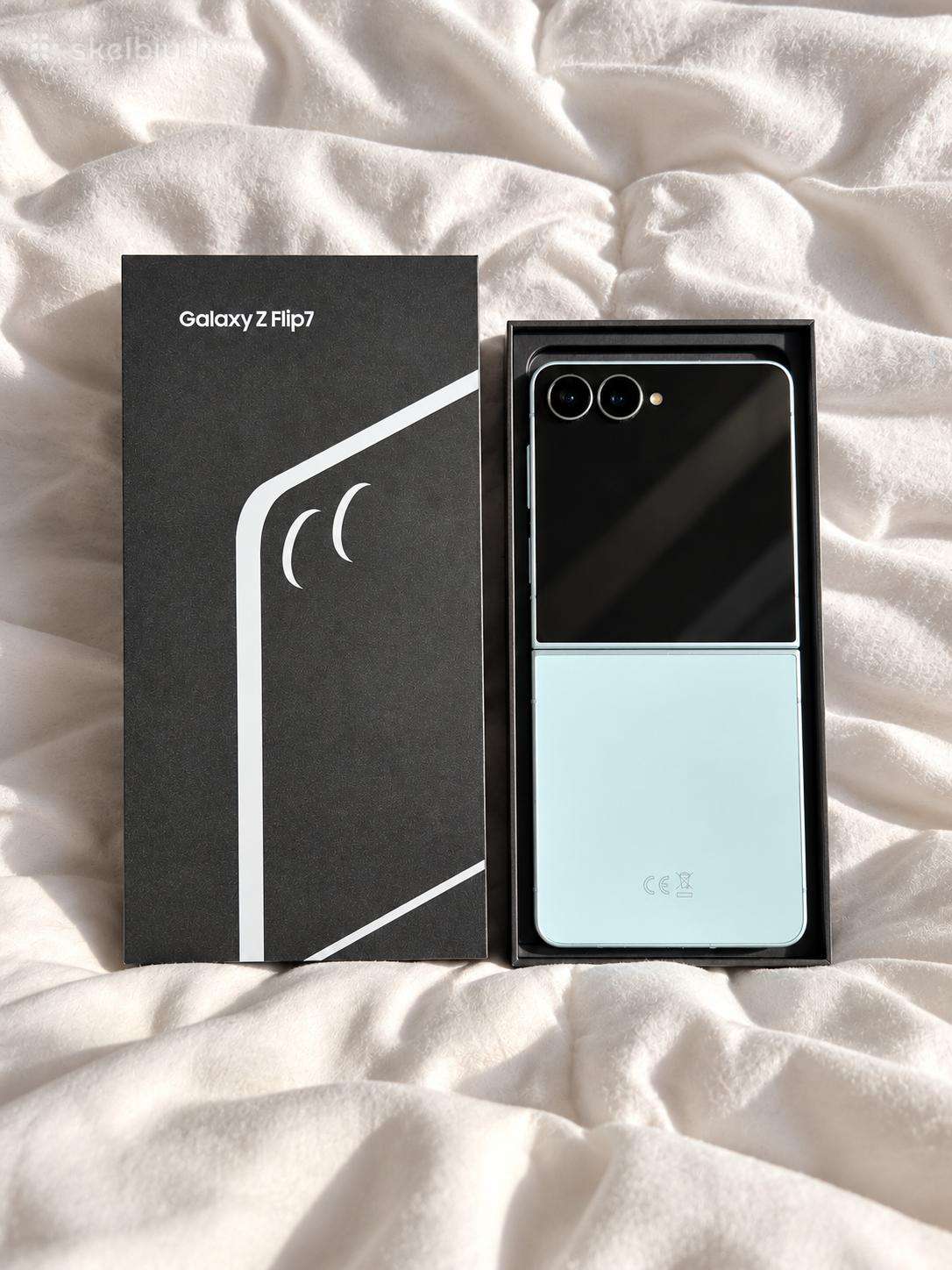 Samsung Galaxy Z Flip7 12 GB / 256 GB