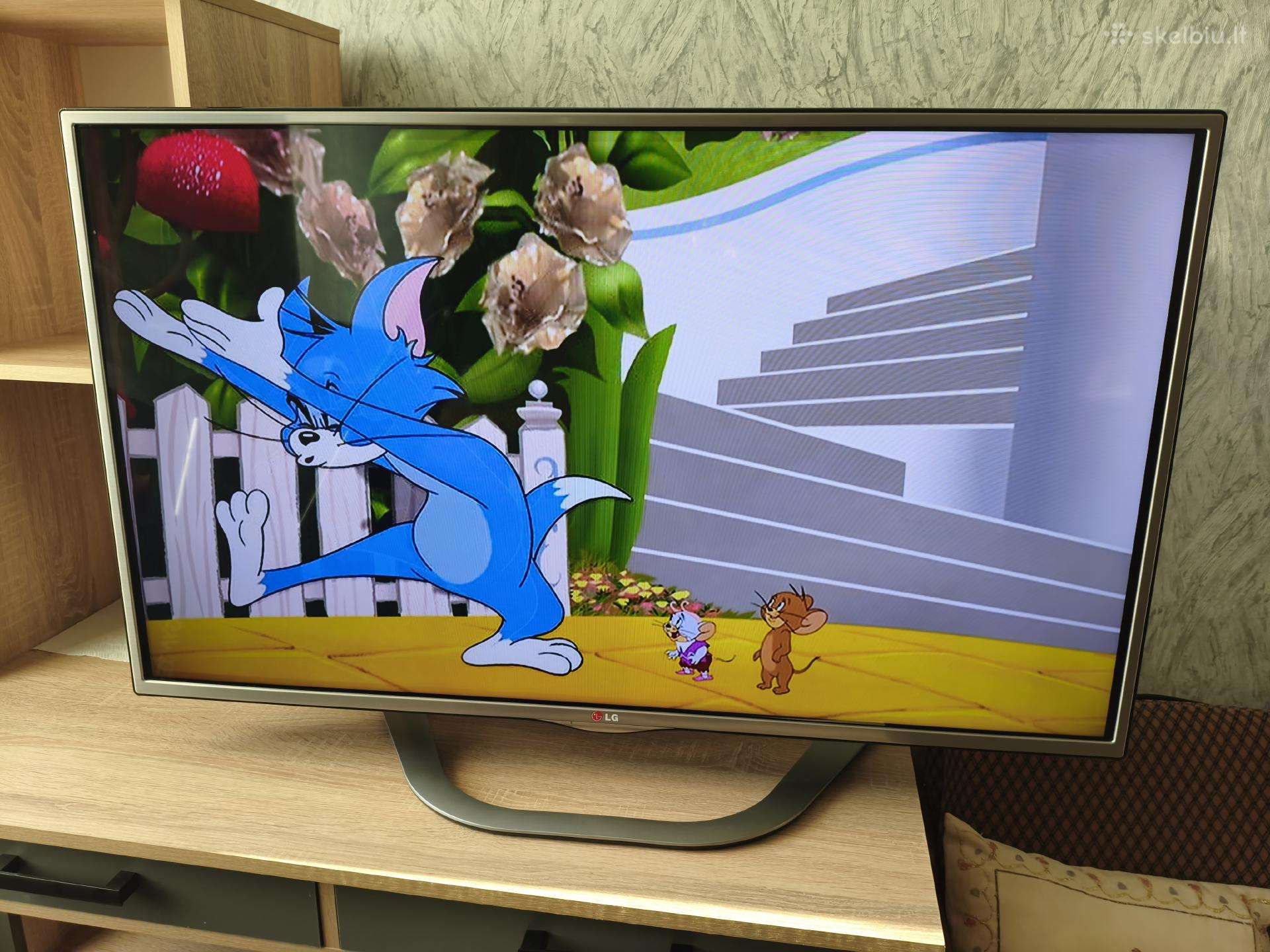 LG 3D televizorius su distanciniu.