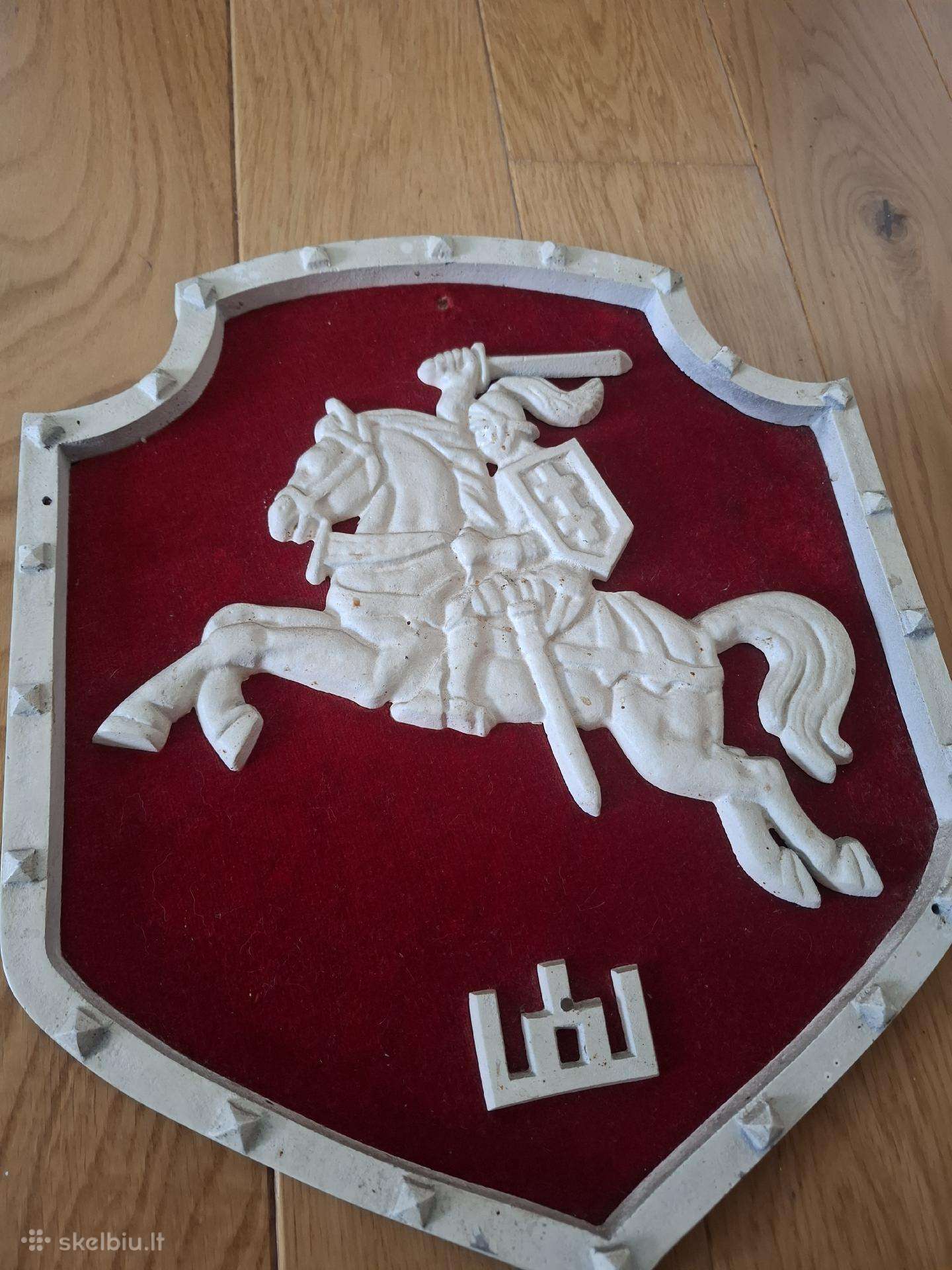 Nepriklausomybės laikų bareljefas Vytis