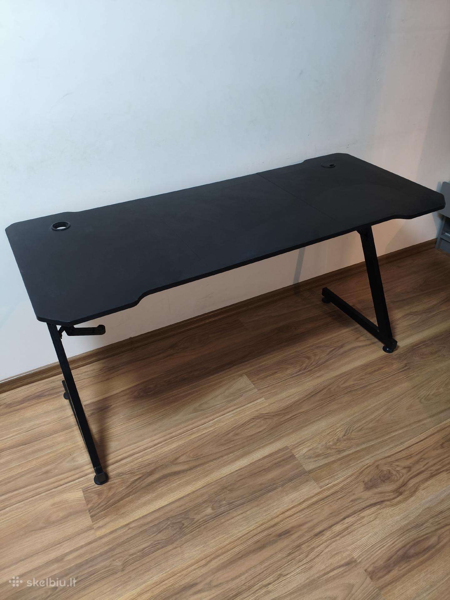 Juodas žaidimų / kompiuterio stalas (Gaming Desk)