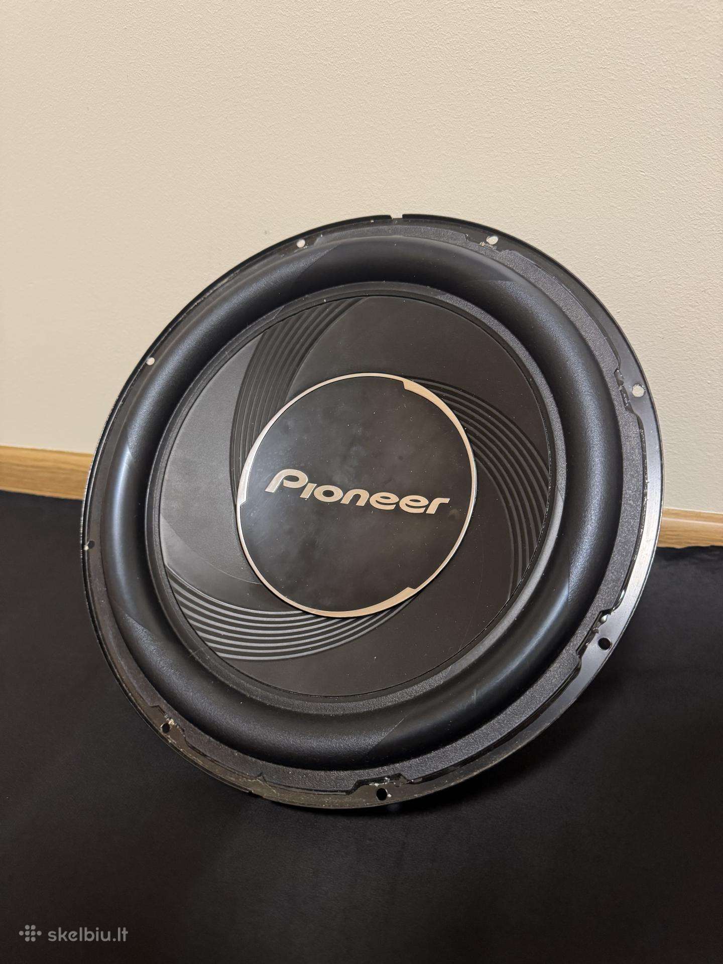 Pioneer Subwooferis