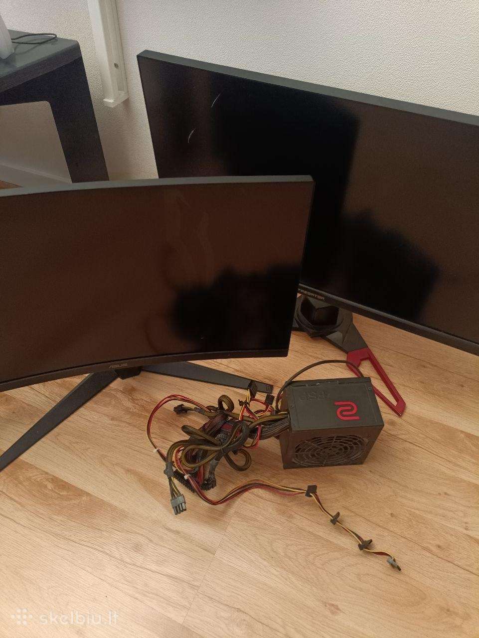 Du daužti gaming monitoriai ir psu