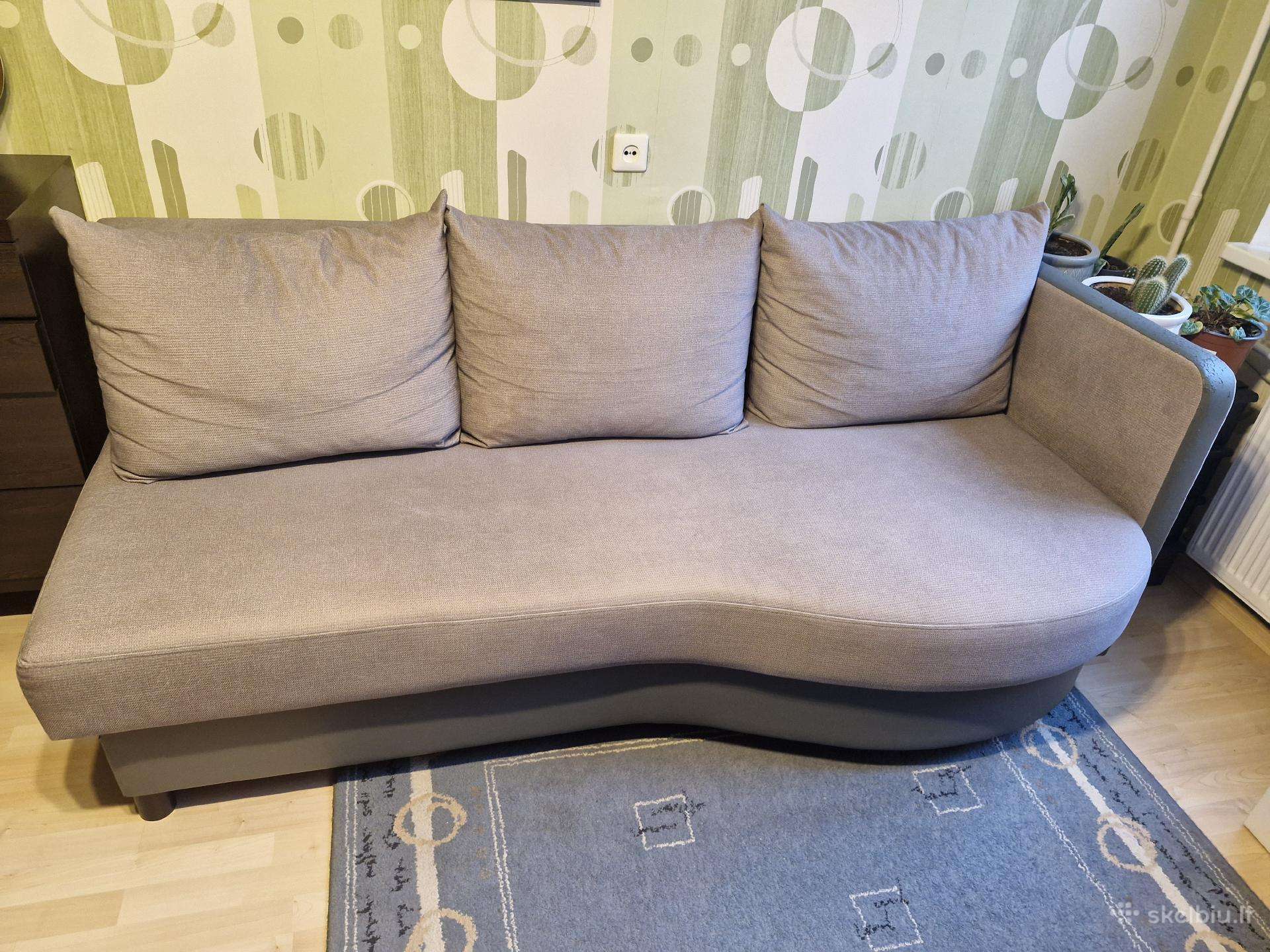 Tvirta sofa lova