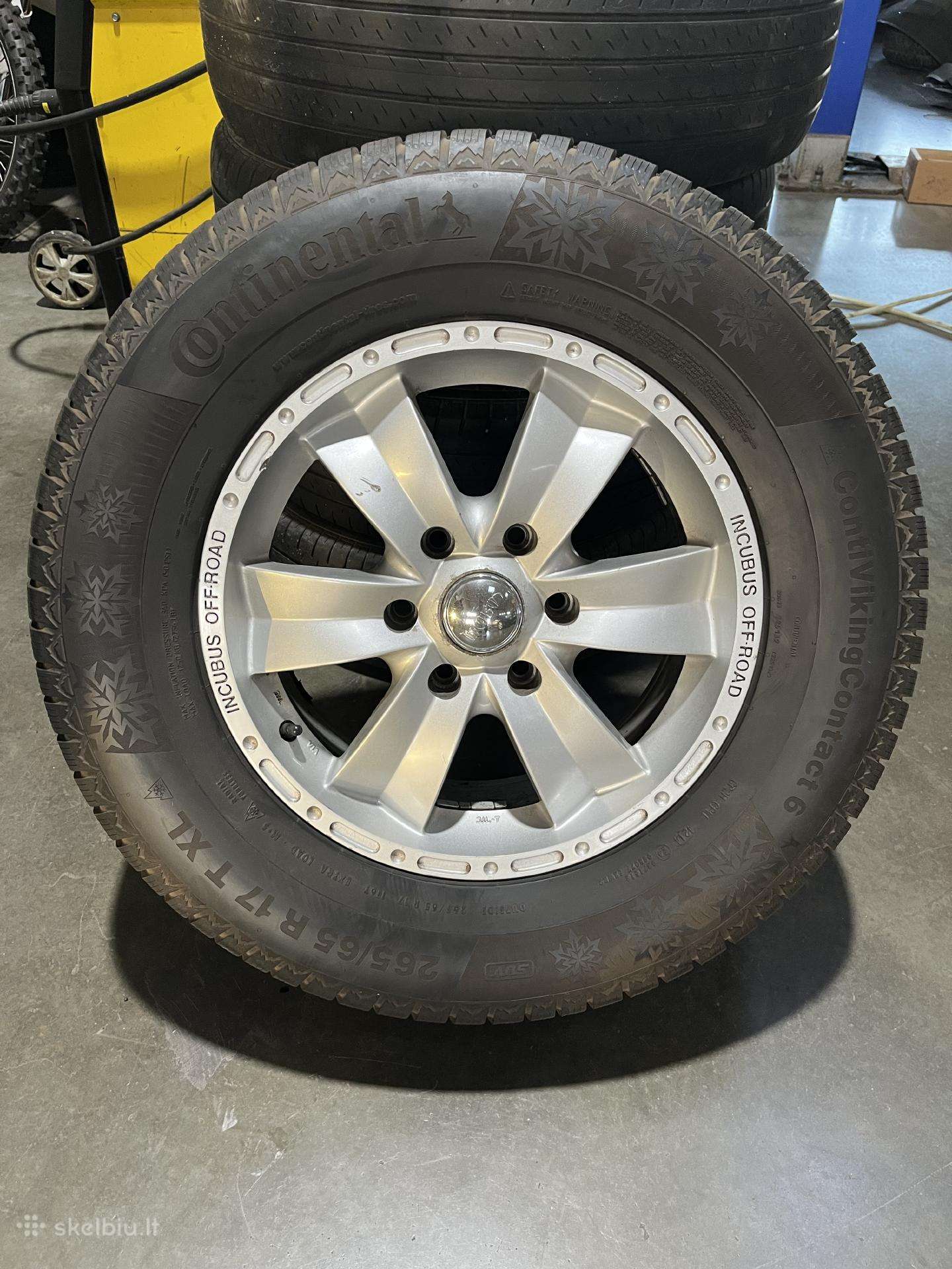 Toyota Hilux ratai su padangomis