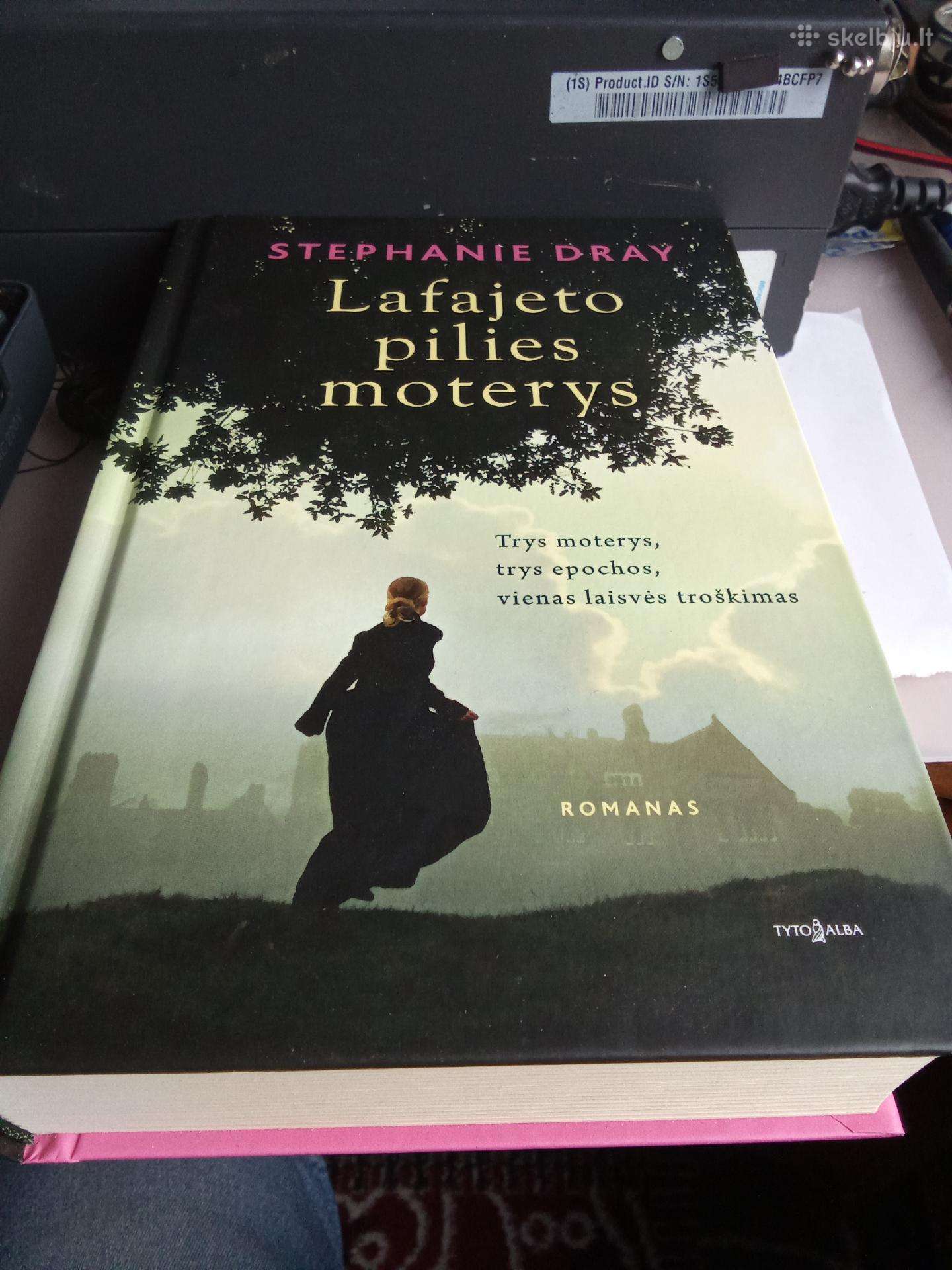 Stephanie Dray.lafaejeto pilies moterys
