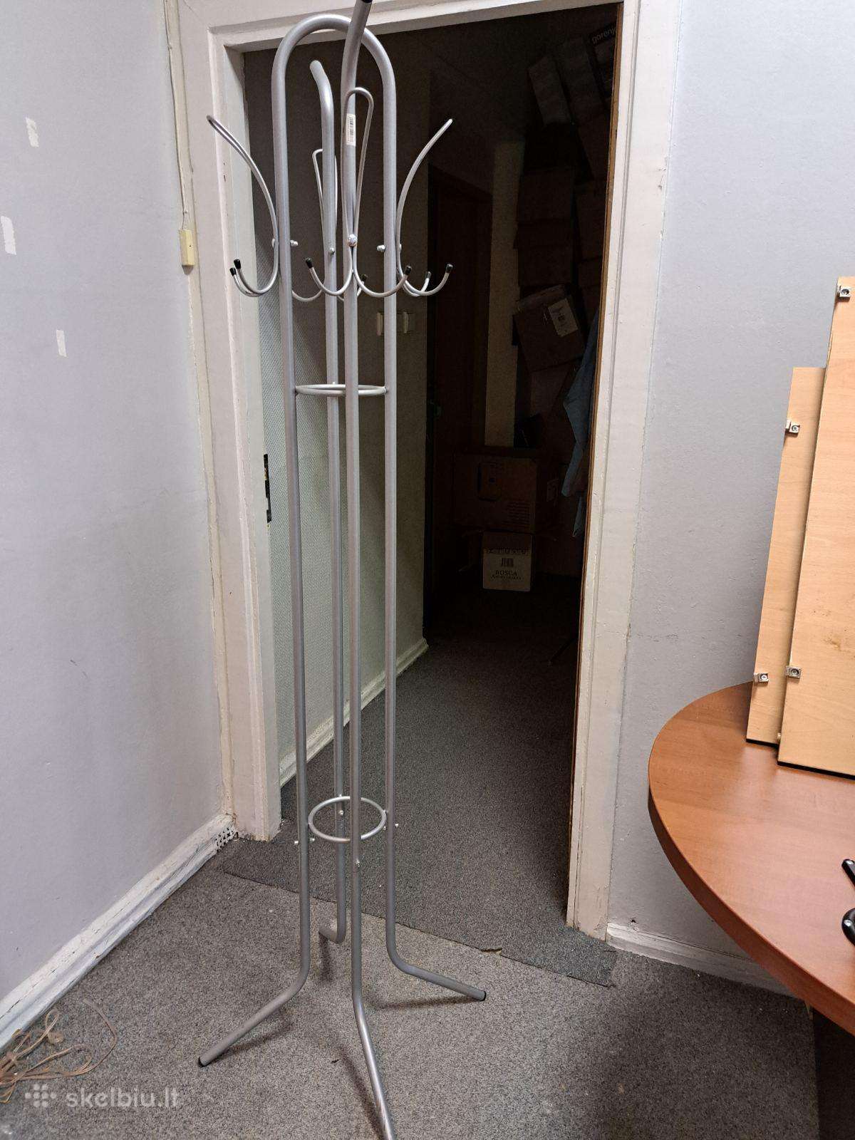 Pastatoma metalinė pakaba drabužiams