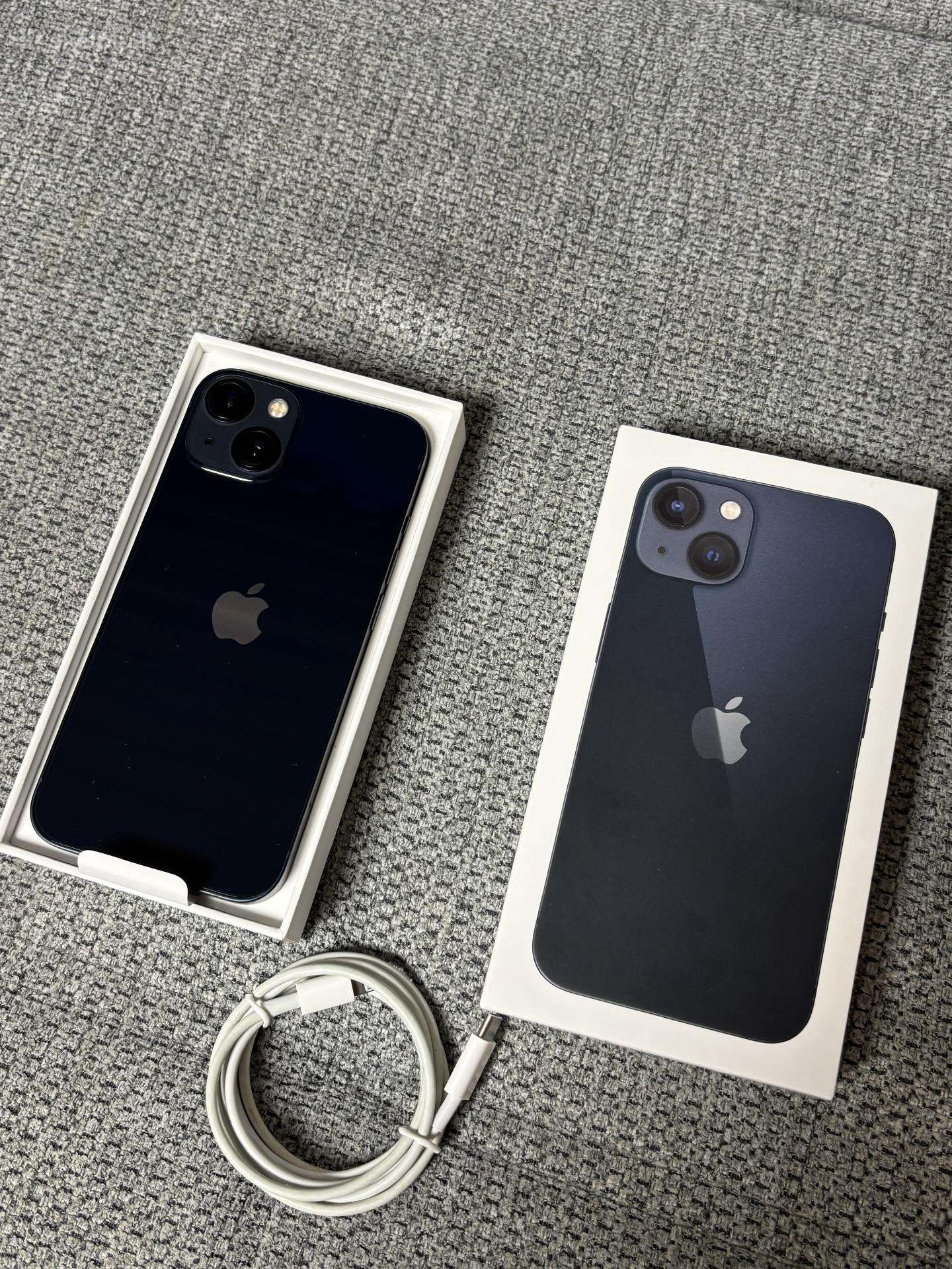 iPhone 13 100% baterija
