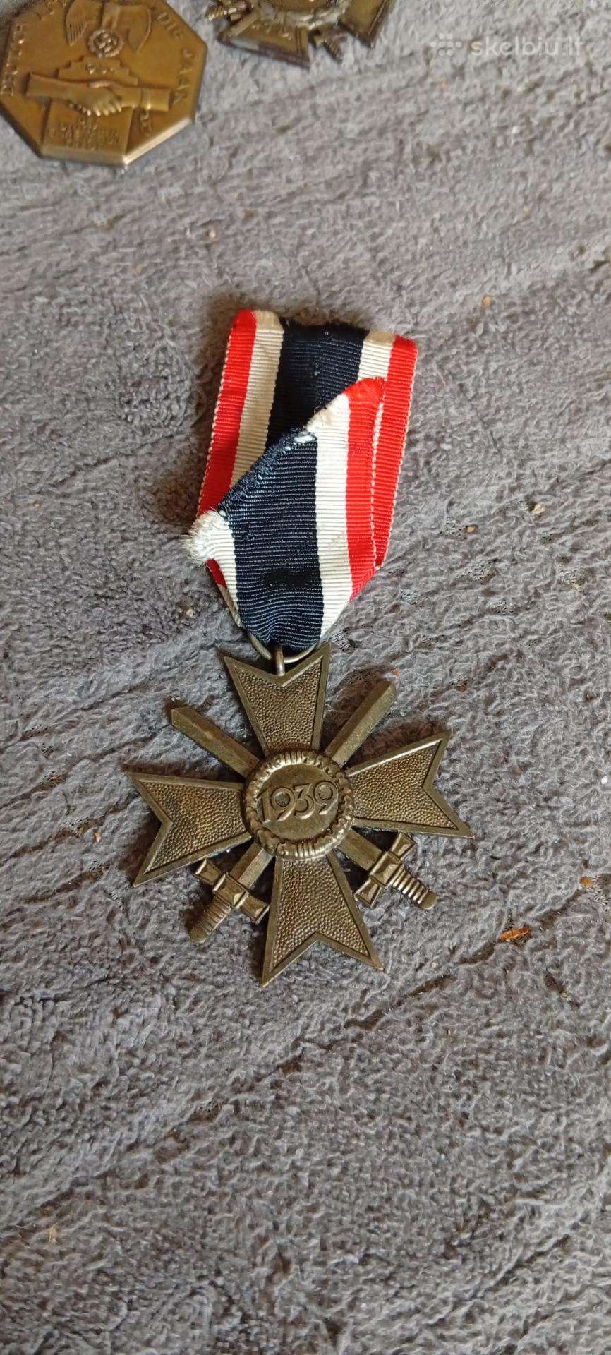 Vokiski,lenkiski zenkliukai,medaliai,termometras