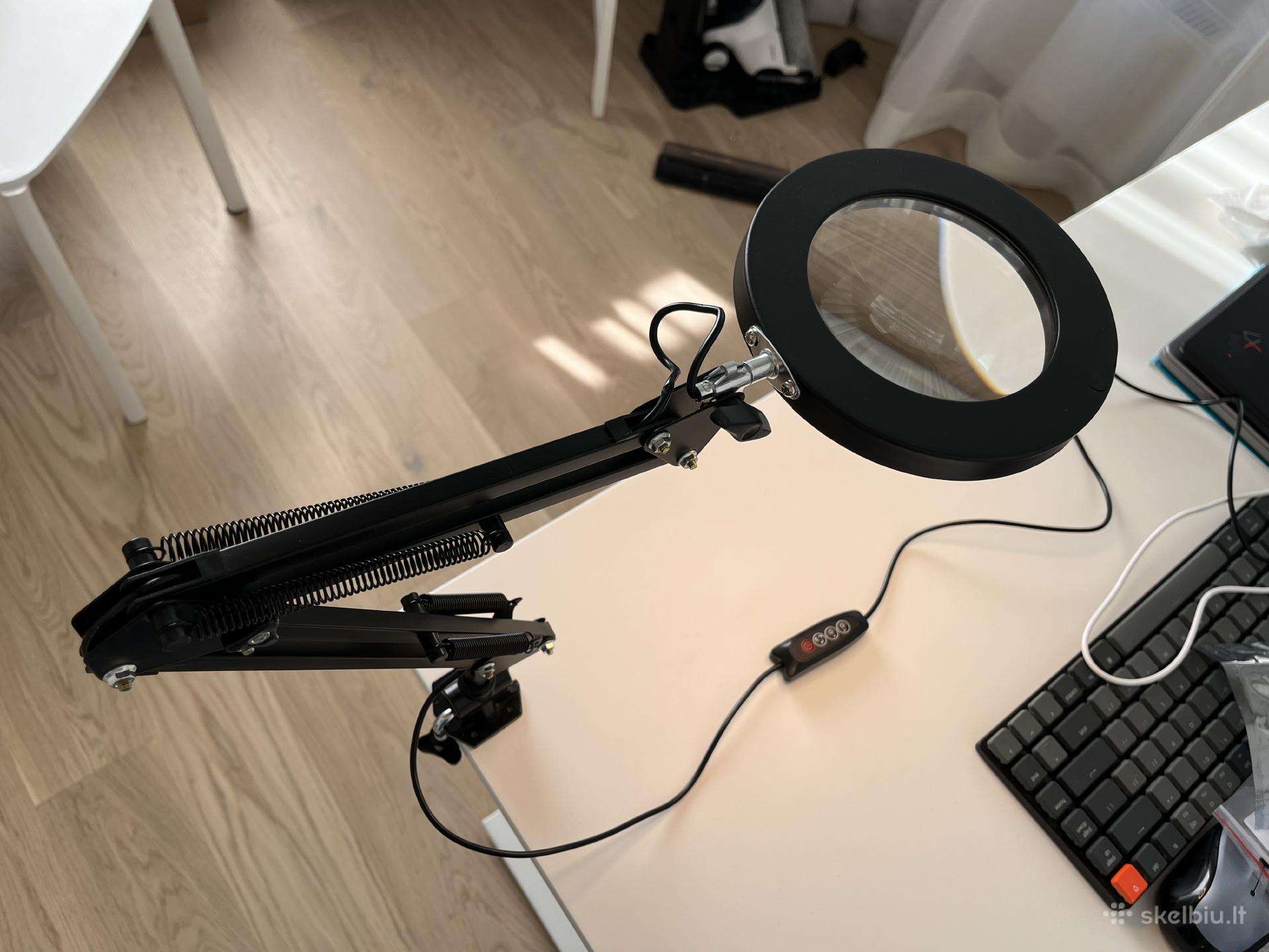LED lempa su didinamuoju stiklu.