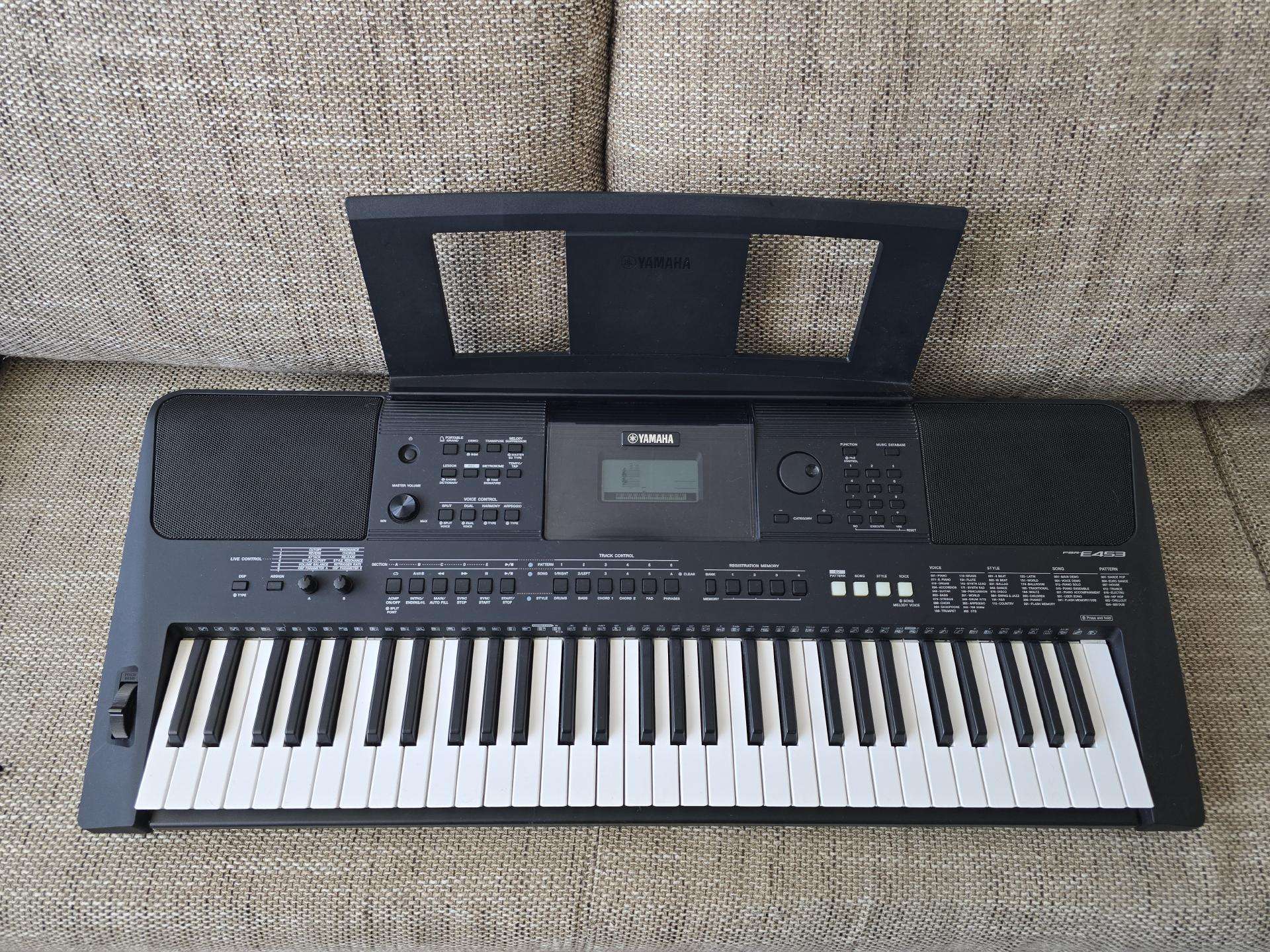 Sintezatorius Yamaha Psr-e453.
