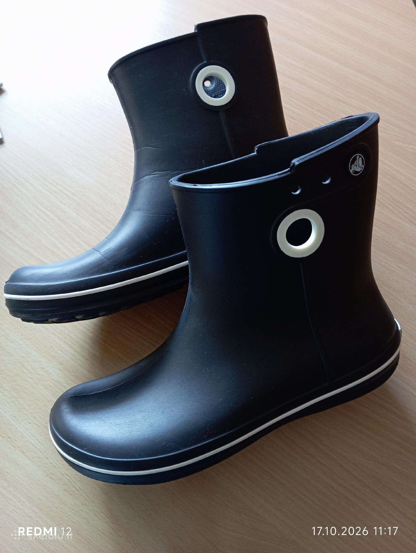 Juodi moteriški guminiai batai (botai) „crocs“