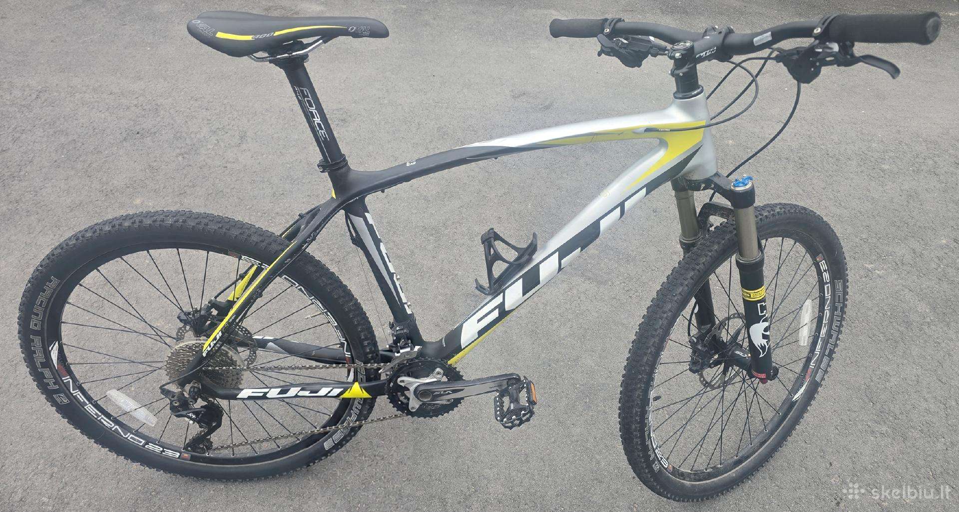 Lengvas karboninis kalnų dviratis Fuji – 19"/26"