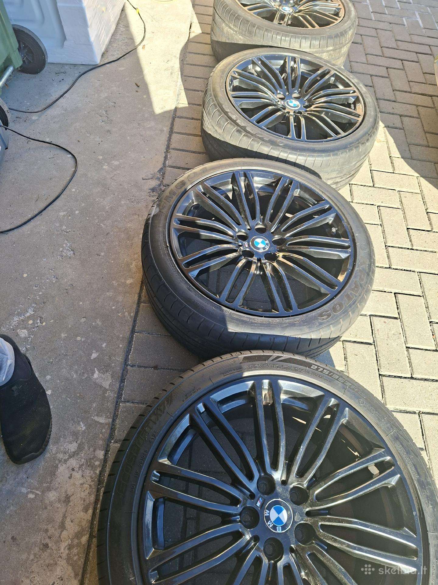 Bmw R19 Msport ratai su padangomis.