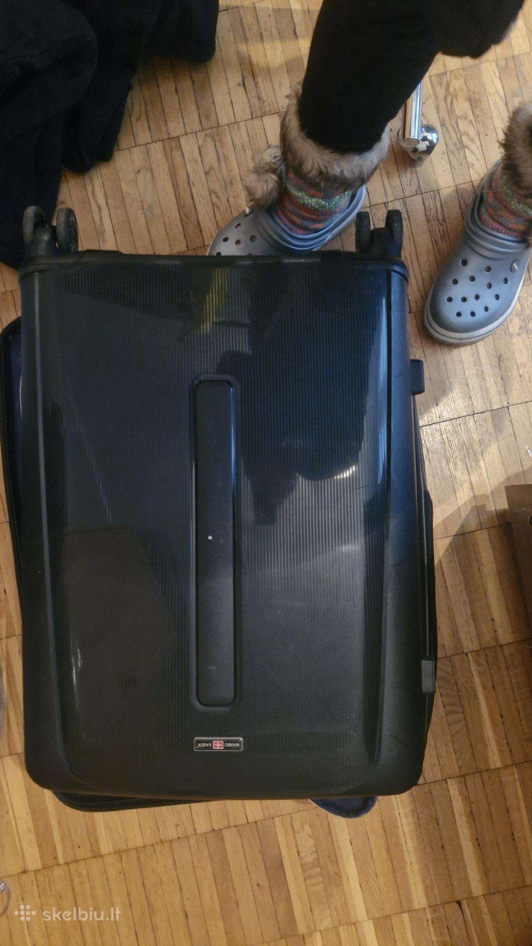 Medium suitcase