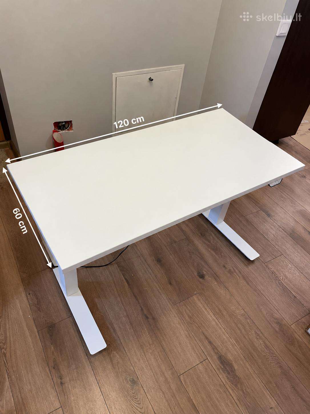 Darbo stalas reguliuojamo aukščio