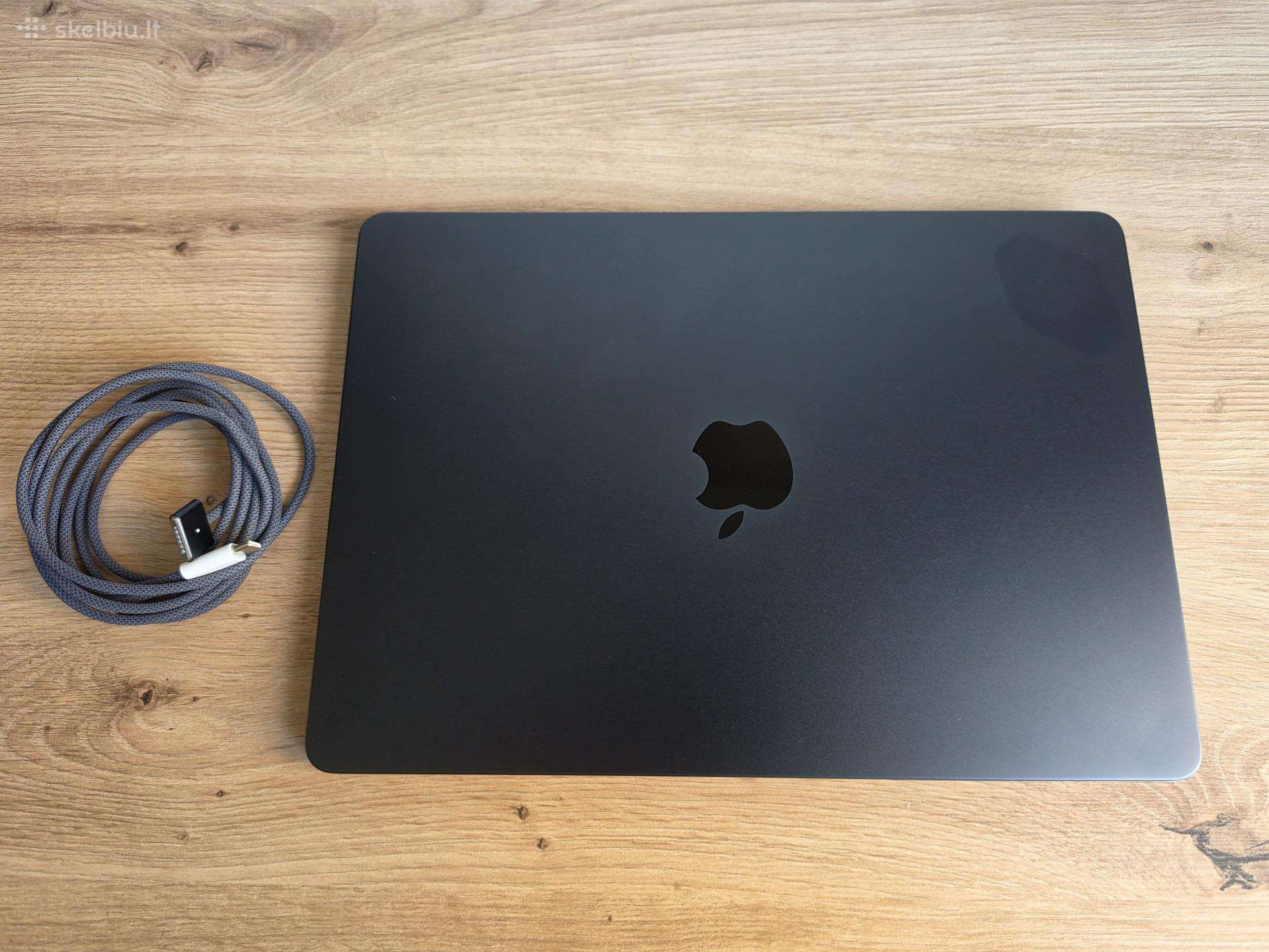 Apple MacBook Air 2024 13.6 / M3 / 8gb / 256gb