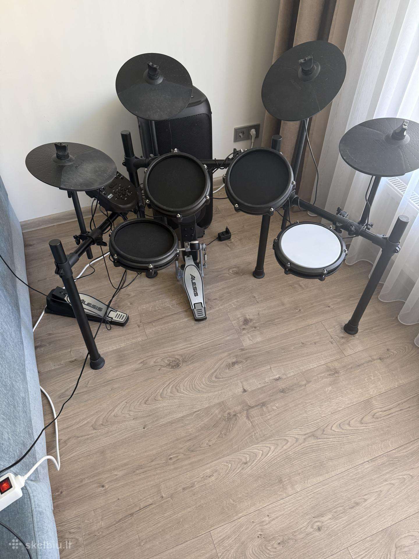 Alesis nitro mesh elektriniai bugnai su papildymu