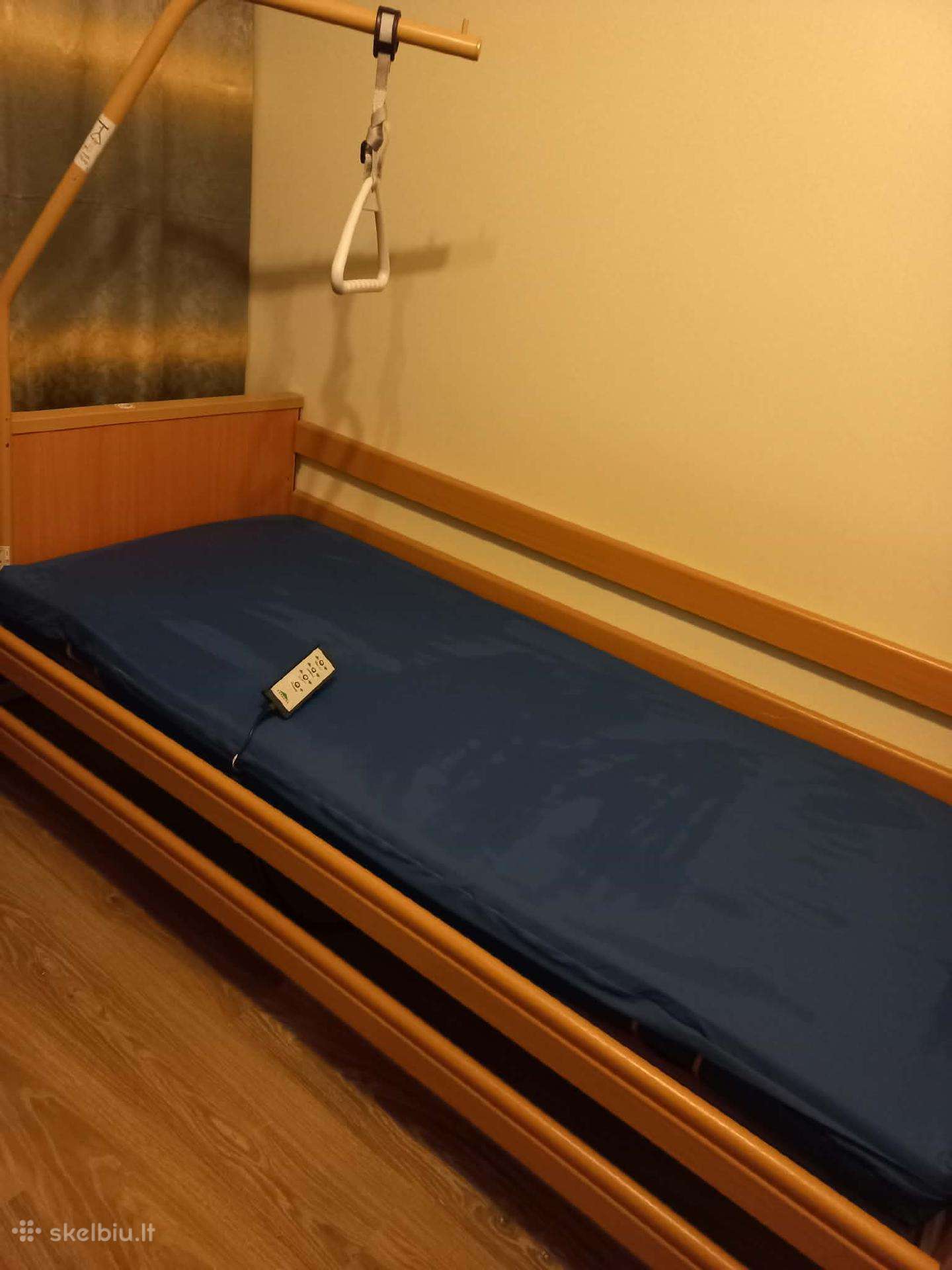 Parduodu el. funkcinę slaugos lovą su čiužiniu