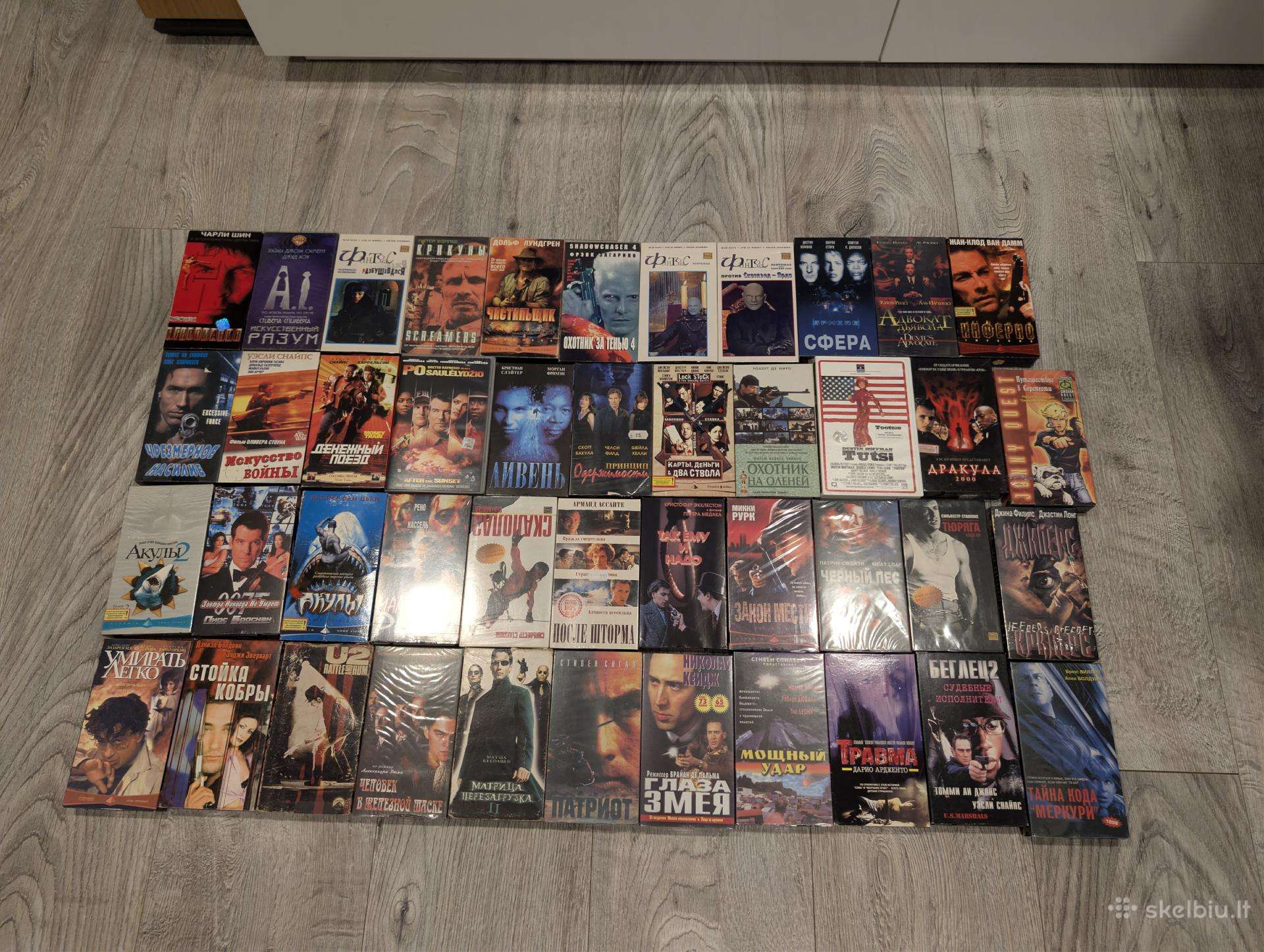 Parduodama gausi originalių Vhs vaizdajuosčių