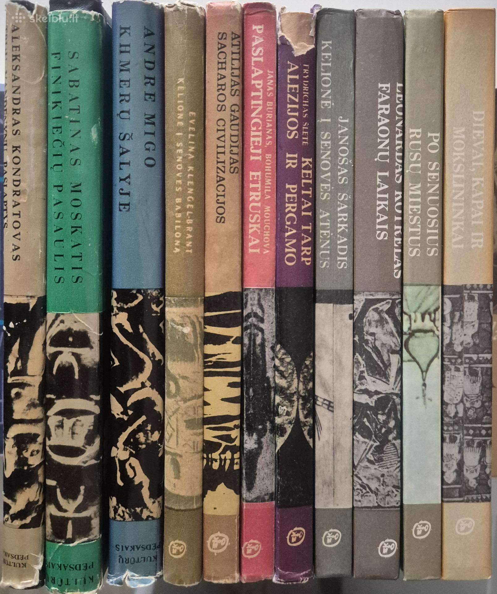 „Kultūrų pėdsakais“ knygų serija