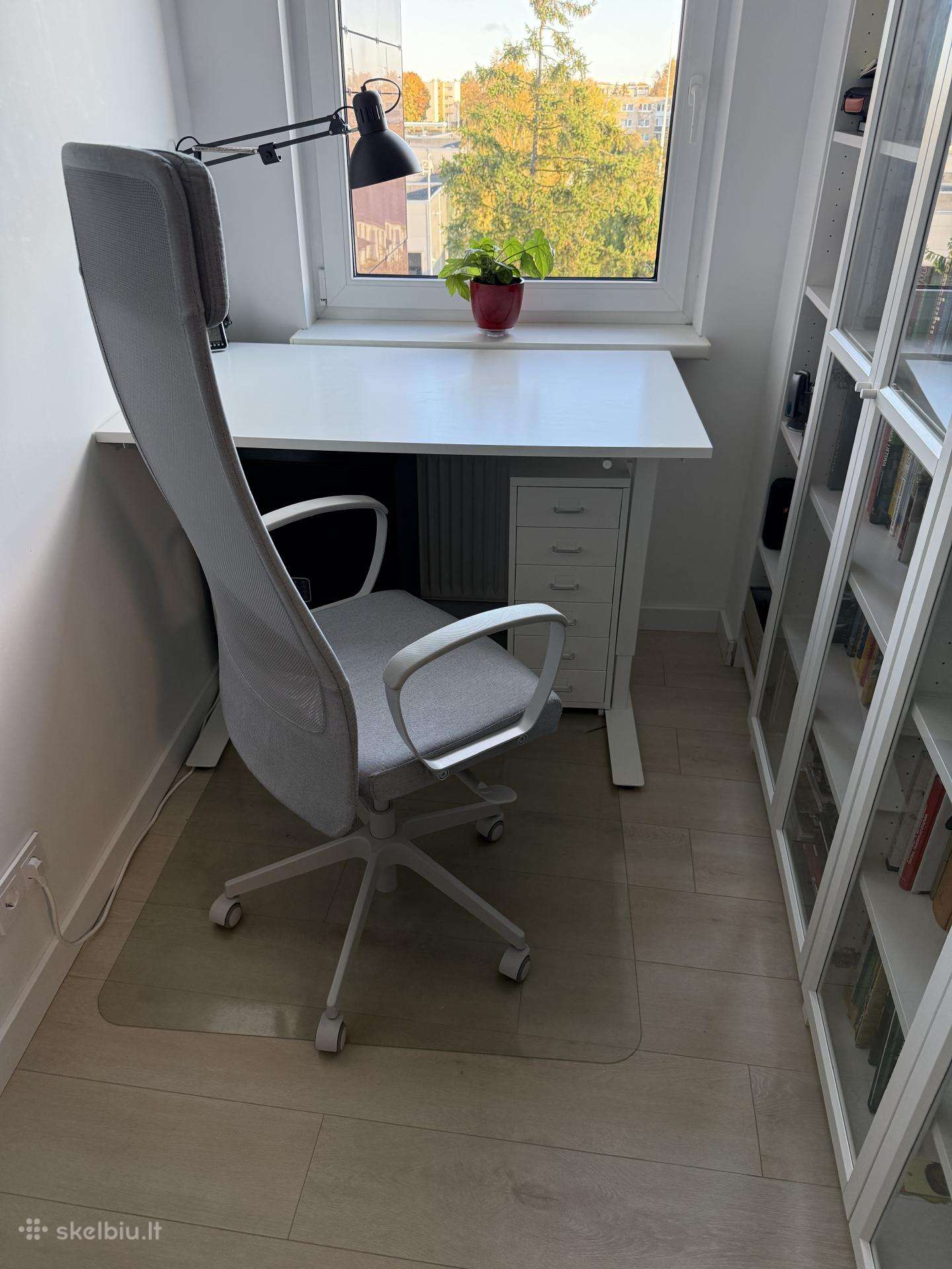 Ikea reguliuojamo aukščio rašomasis stalas