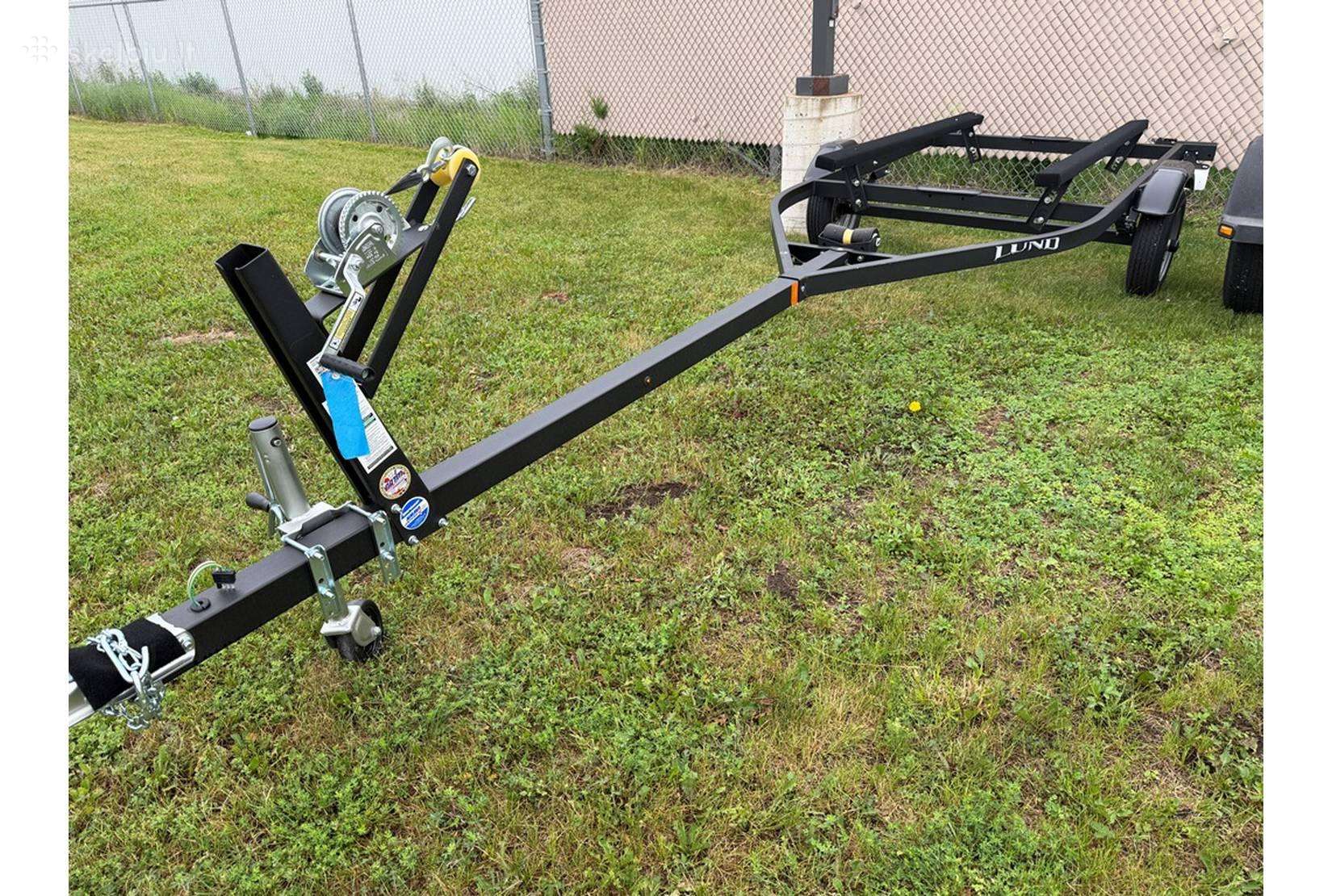 Parduodu originalią Lund katerio priekabą (Oem)
