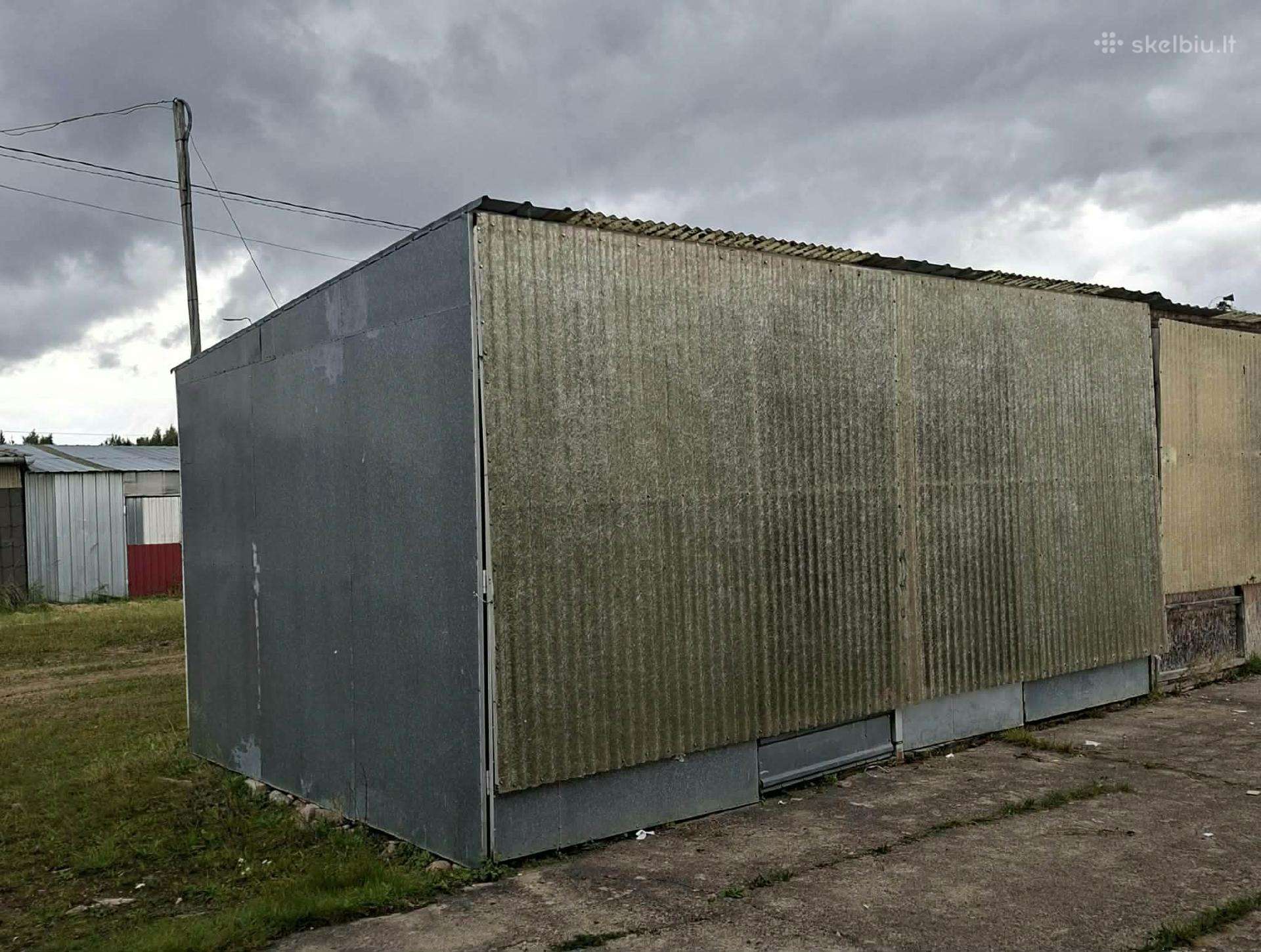 Parduodamas metalinis kioskas.