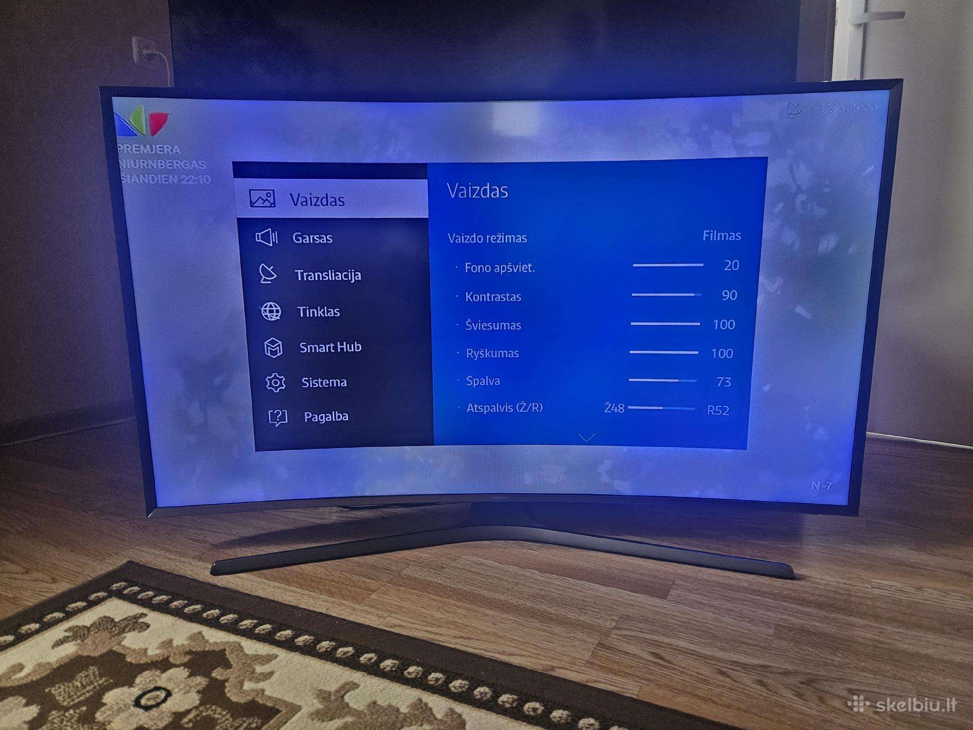 Samsung lenktas televizorius