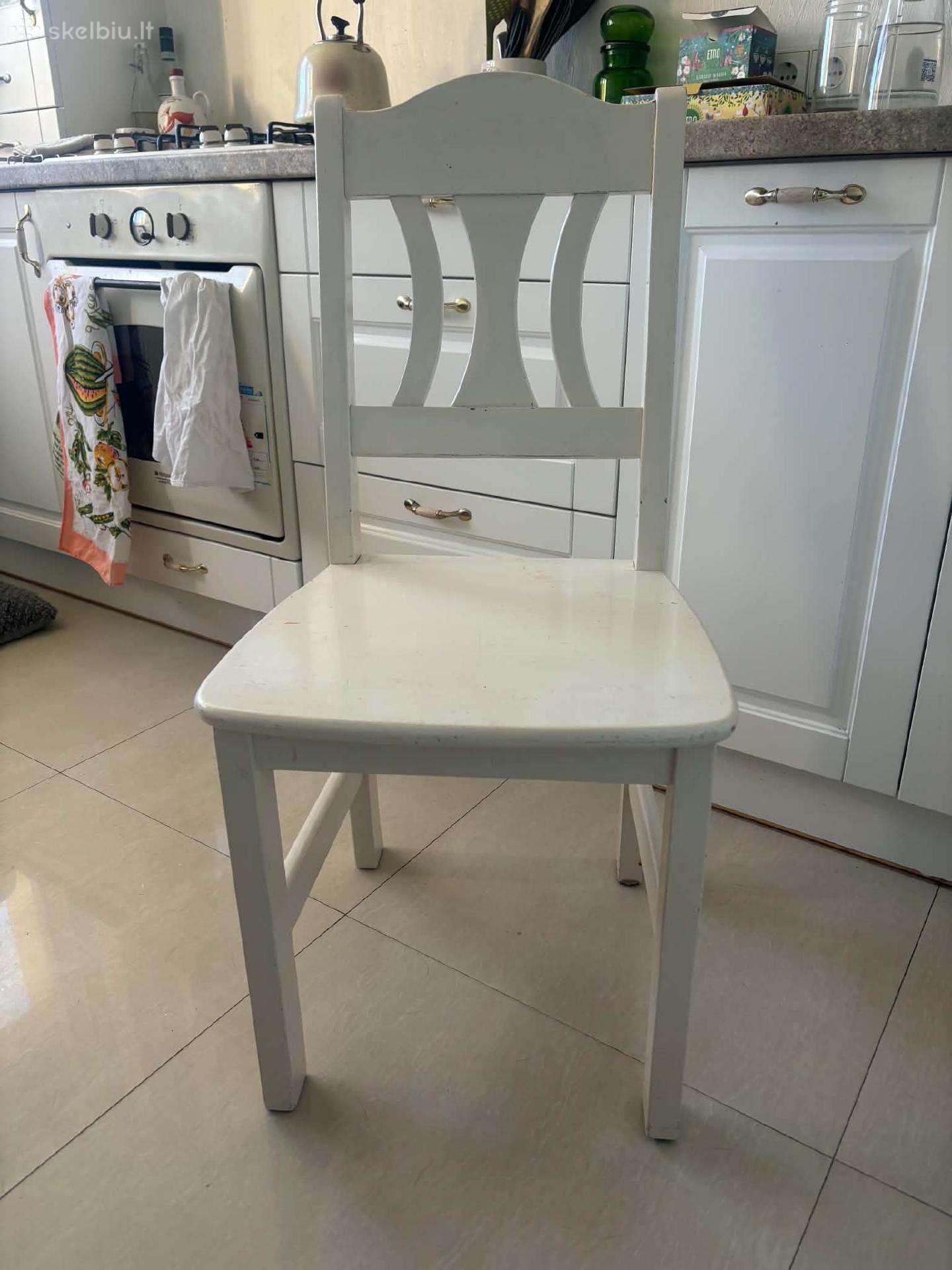 Medinės kėdės