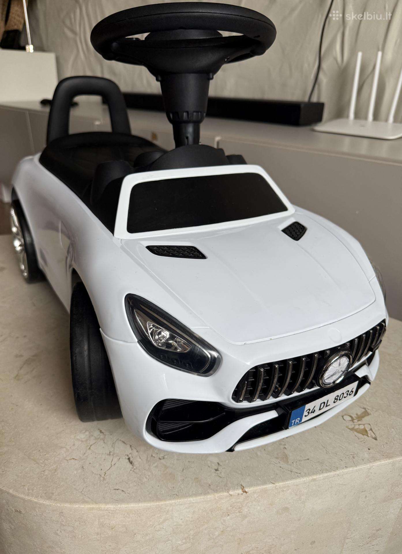 Mercedes Benz paspiriamas automobilis