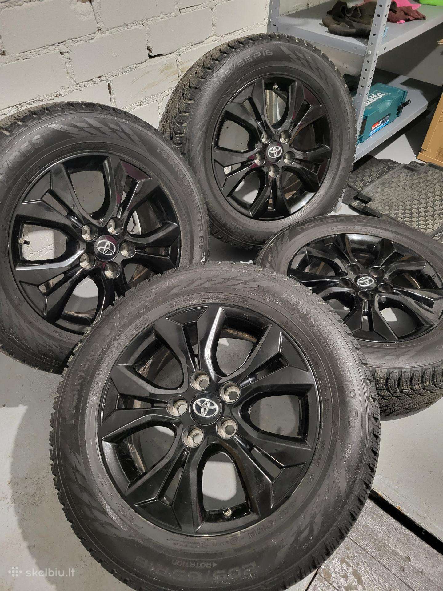 Toyota yaris cross ratai su žieminem padangom