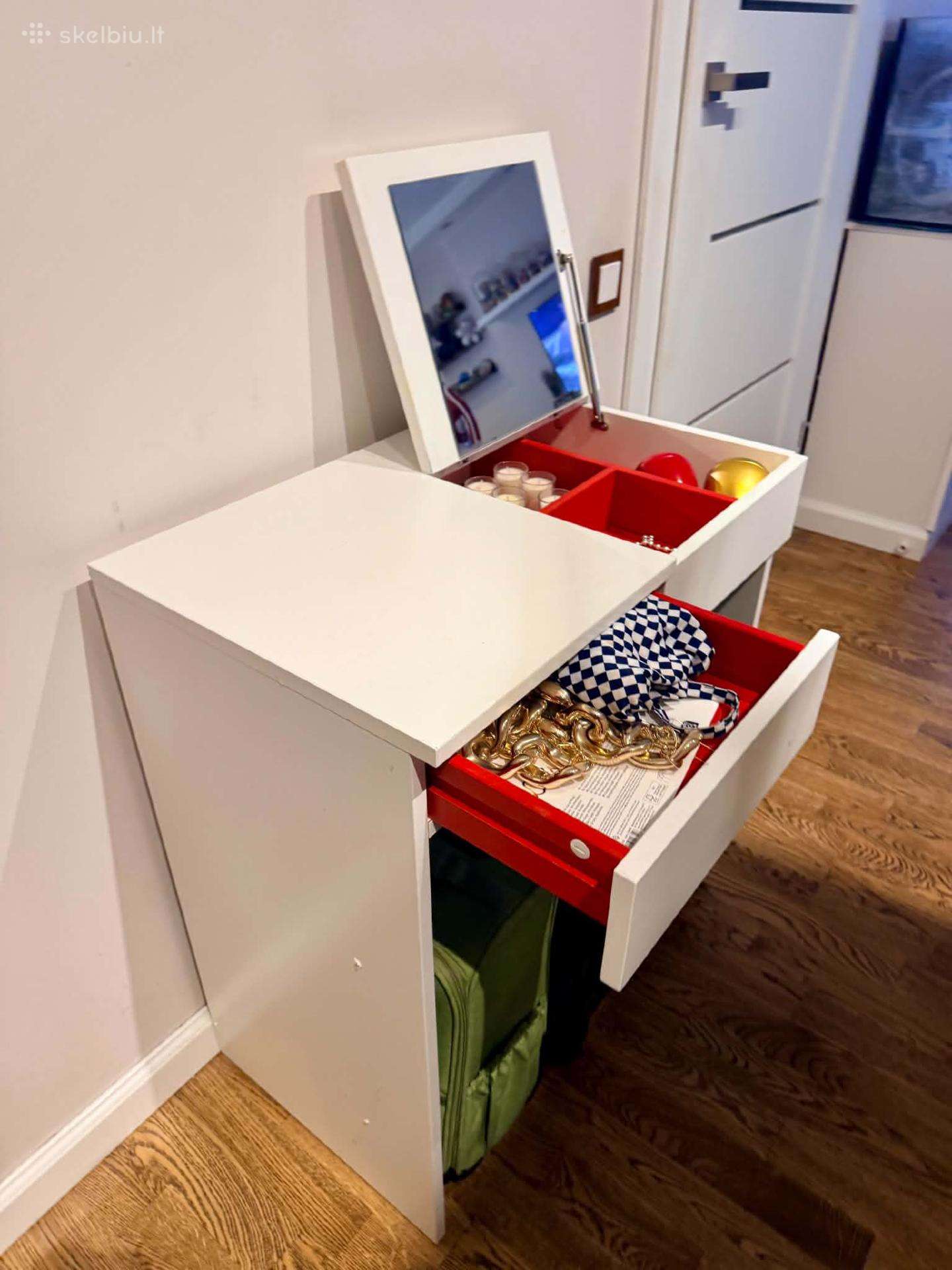 Kosmetinis staliukas Ikea