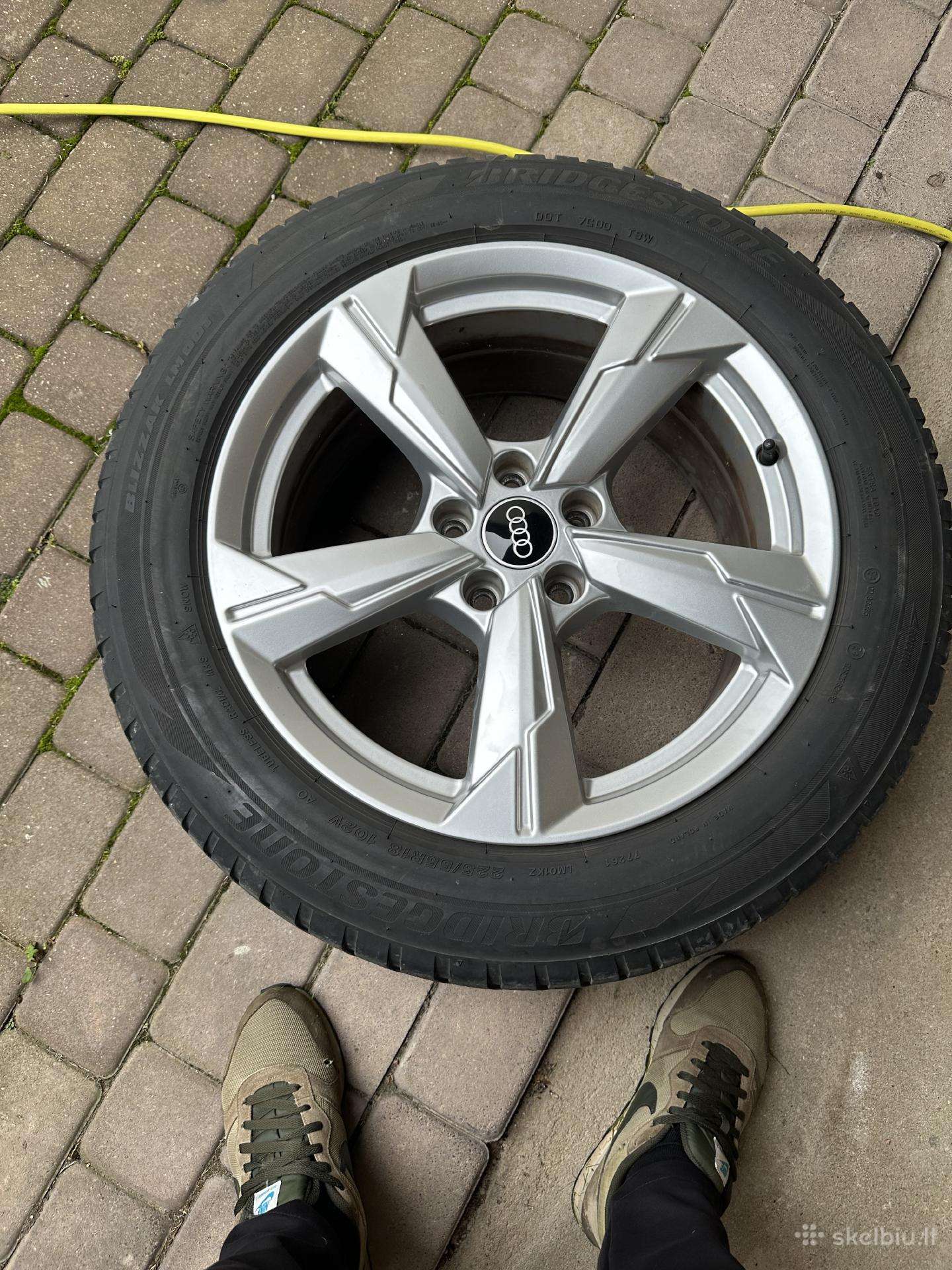 Audi A6 C8 orginalūs R18 ratlankiai + Bridgestone