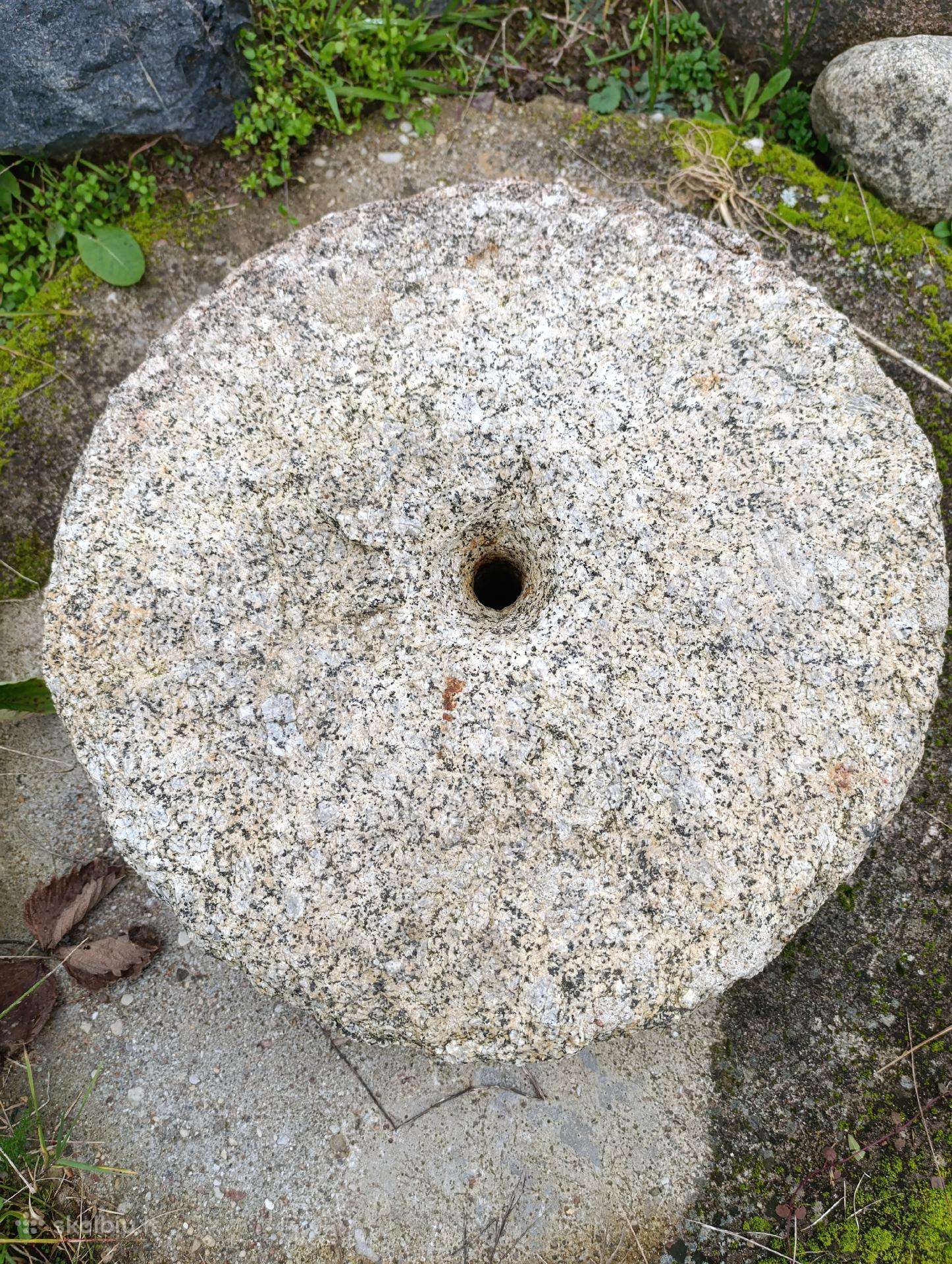 Senoviška girnapusė 52,5kg -50€