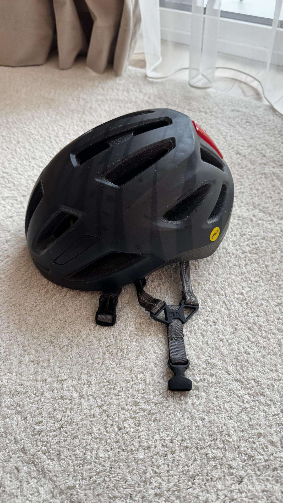 Šalmas Specialized Shuffle LED mips